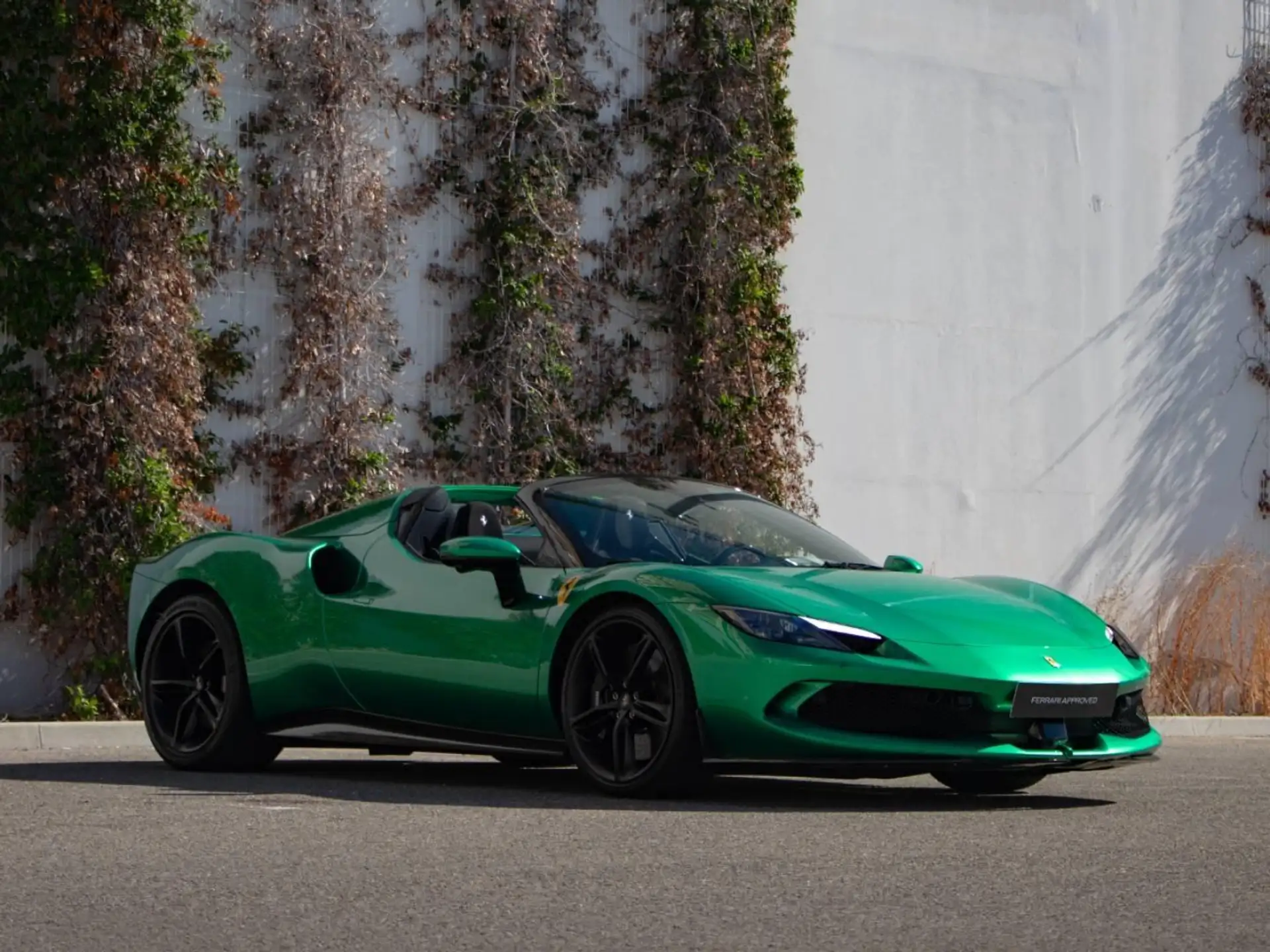 페라리 296 GTS 2024 초록 사진 3