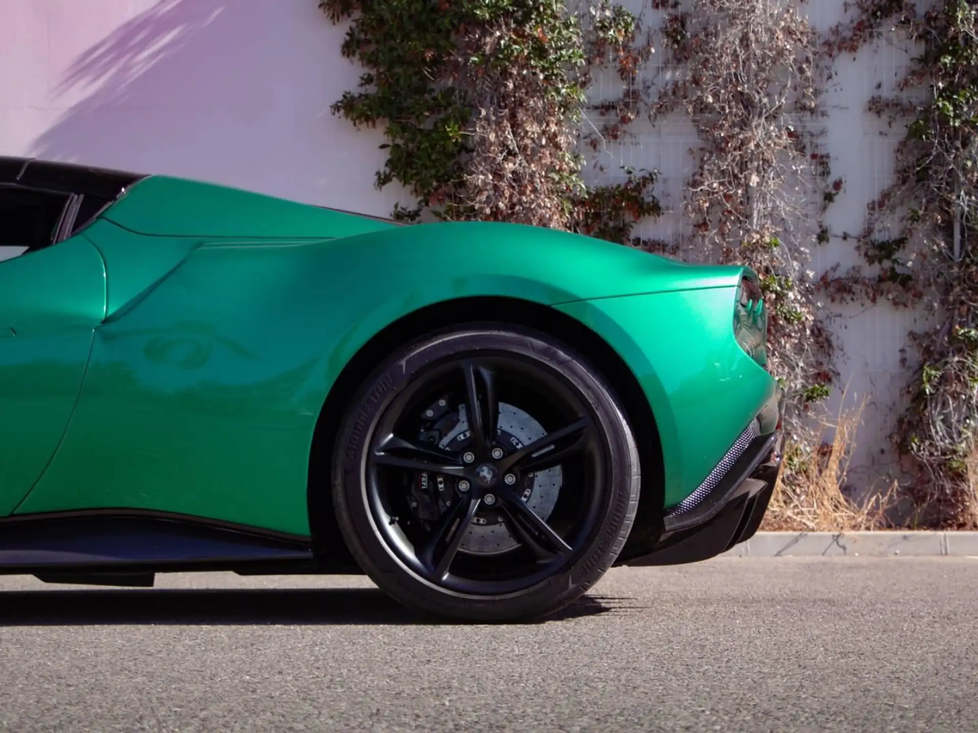 페라리 296 GTS 2024 초록 사진 5