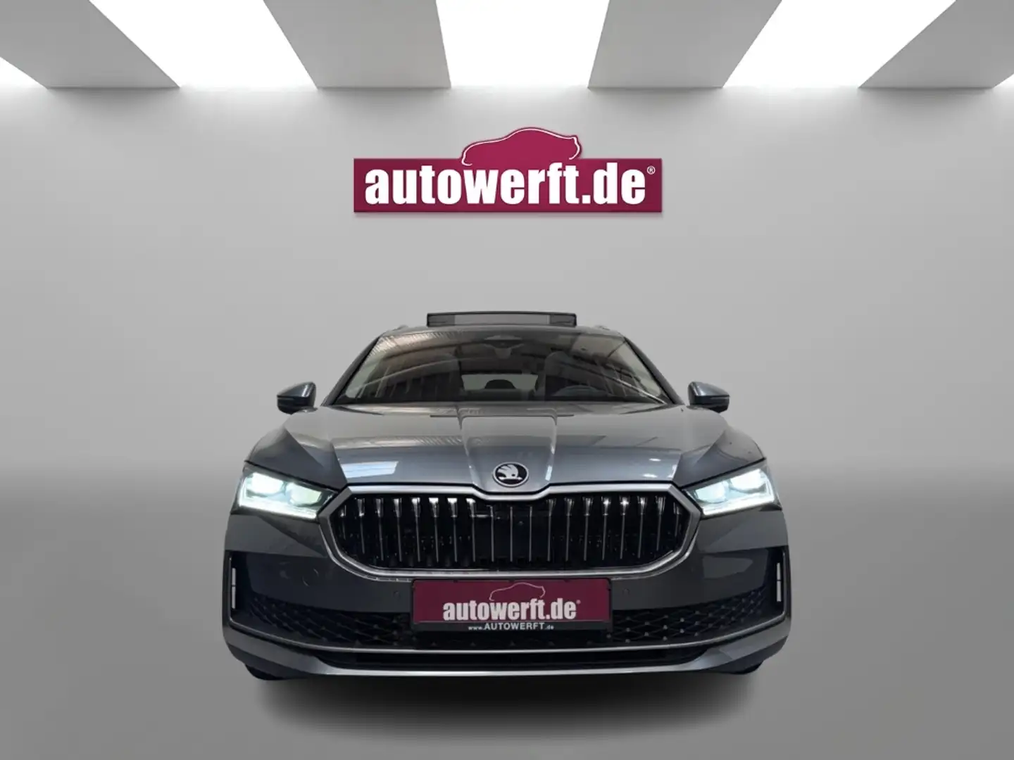 Skoda Superb 1.5 TSI DSG mHEV L&K PANO AHK MATRIX 360 HUD 18Z A Gris - 2