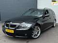BMW 320 3-serie Touring 320i M-PAKKET/NWEAPK/VOLO-H/ALCANT Zwart - thumbnail 1