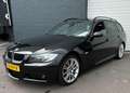 BMW 320 3-serie Touring 320i M-PAKKET/NWEAPK/VOLO-H/ALCANT Zwart - thumbnail 2