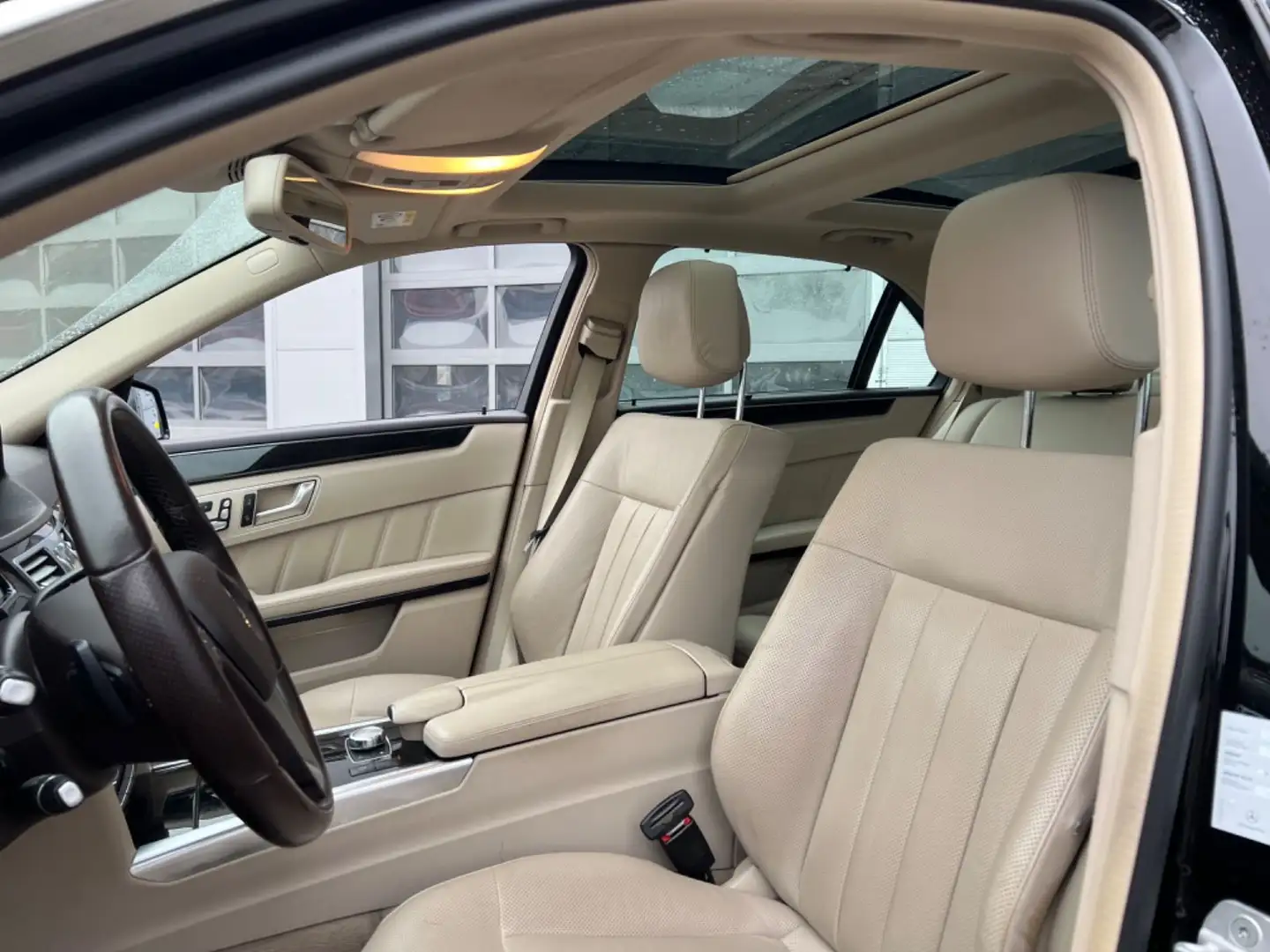 Mercedes-Benz E 250 CDI 4MATIC LIMOUSINE, PANO, MASSAGE, H&K Schwarz - 2