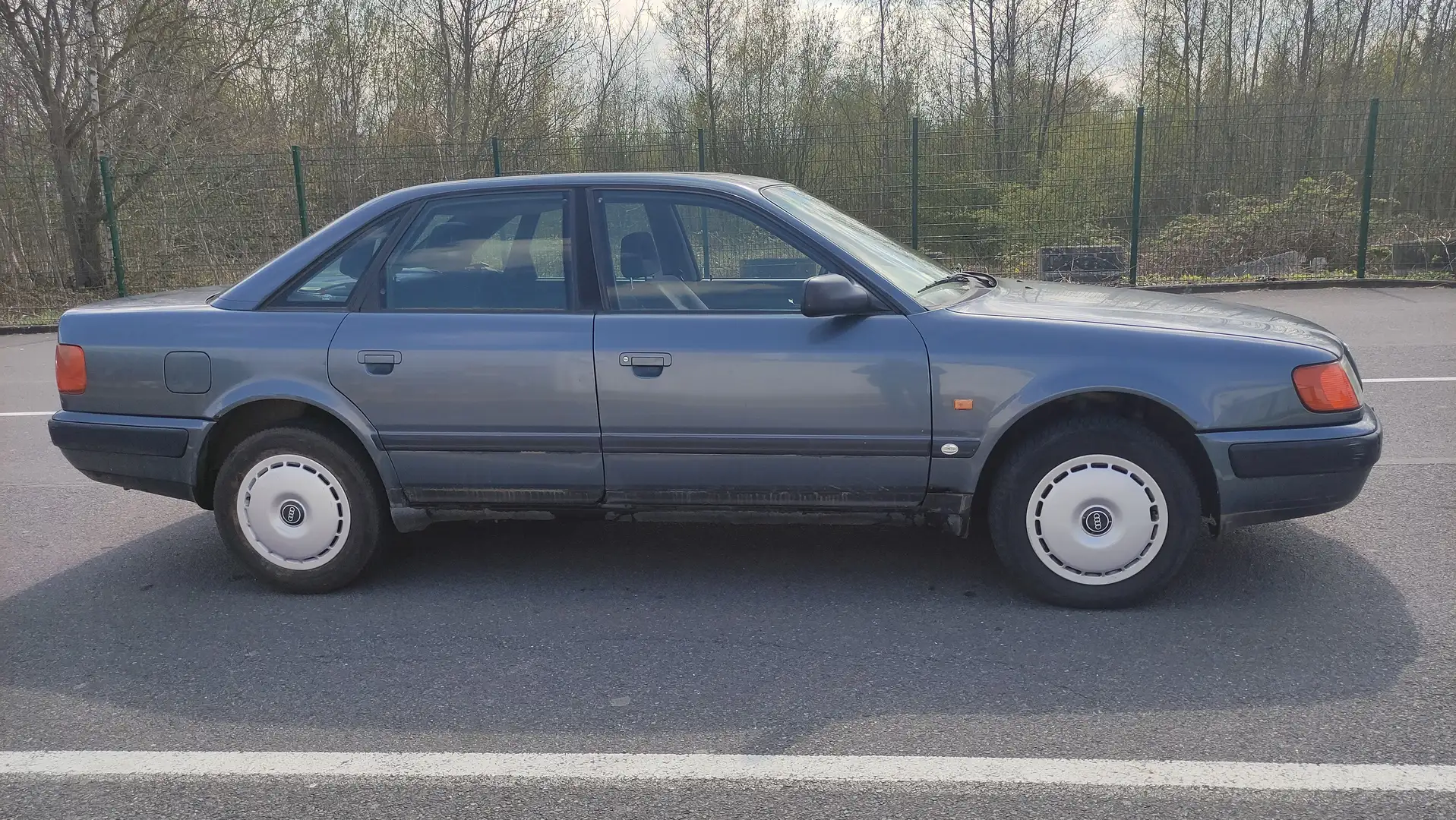 Audi 100 2.4 D Šedá - 1