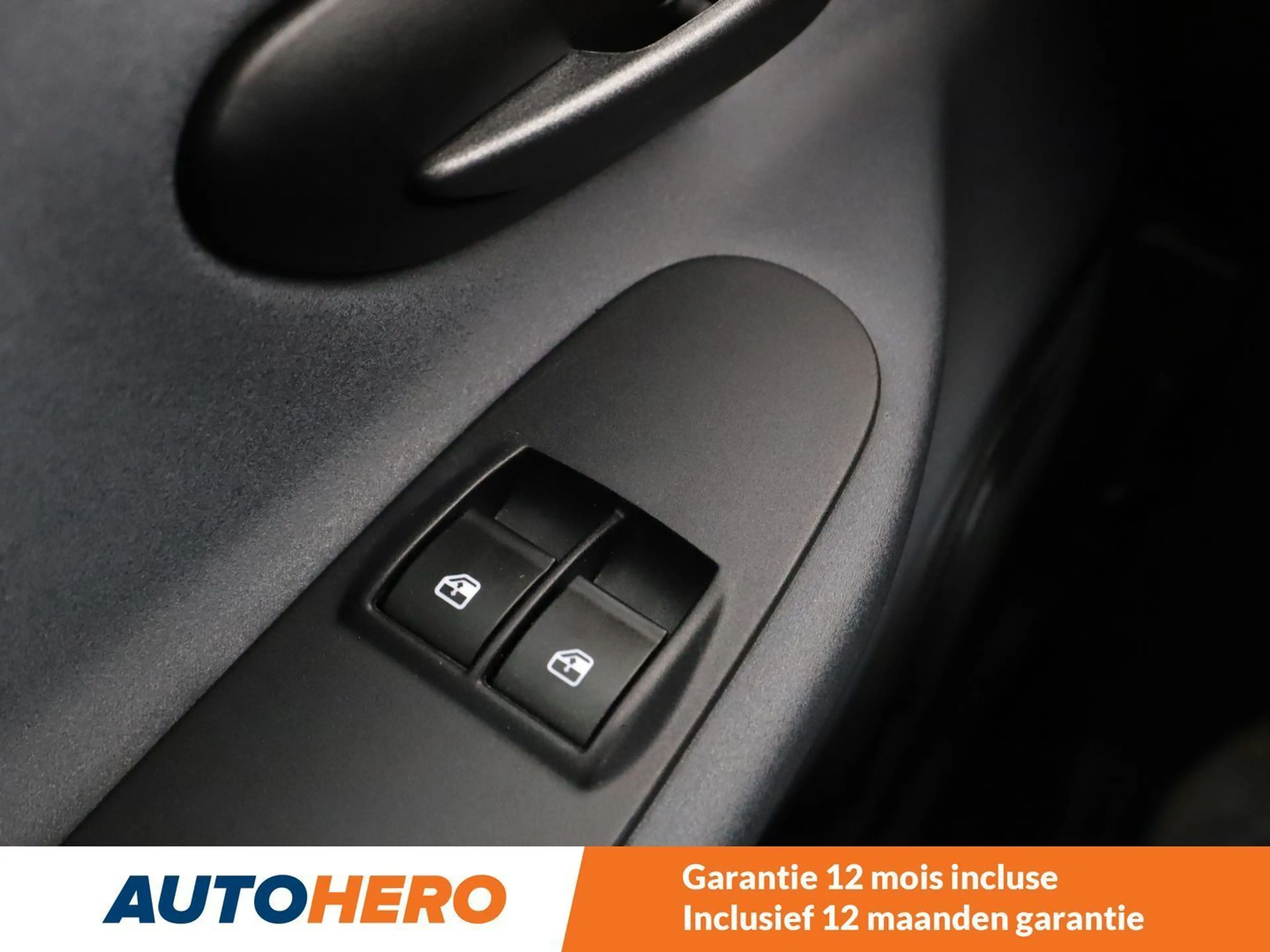 Lancia Ypsilon 1.2 Silver — photo 9
