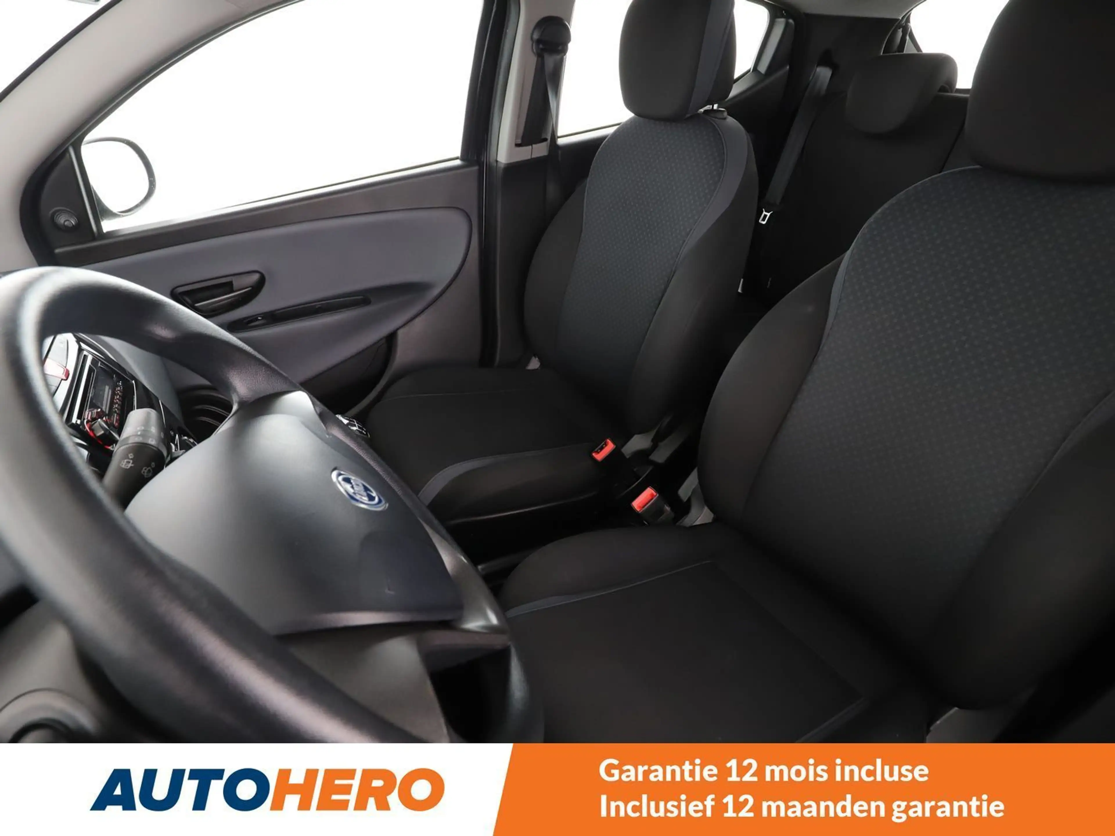 Lancia Ypsilon 1.2 Silver — photo 10