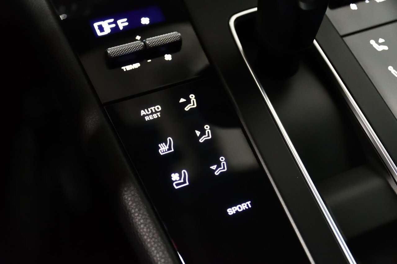 2023 Porsche Macan Premum + / Toit pano / Sieges sport / Carplay / Ve thumb 25