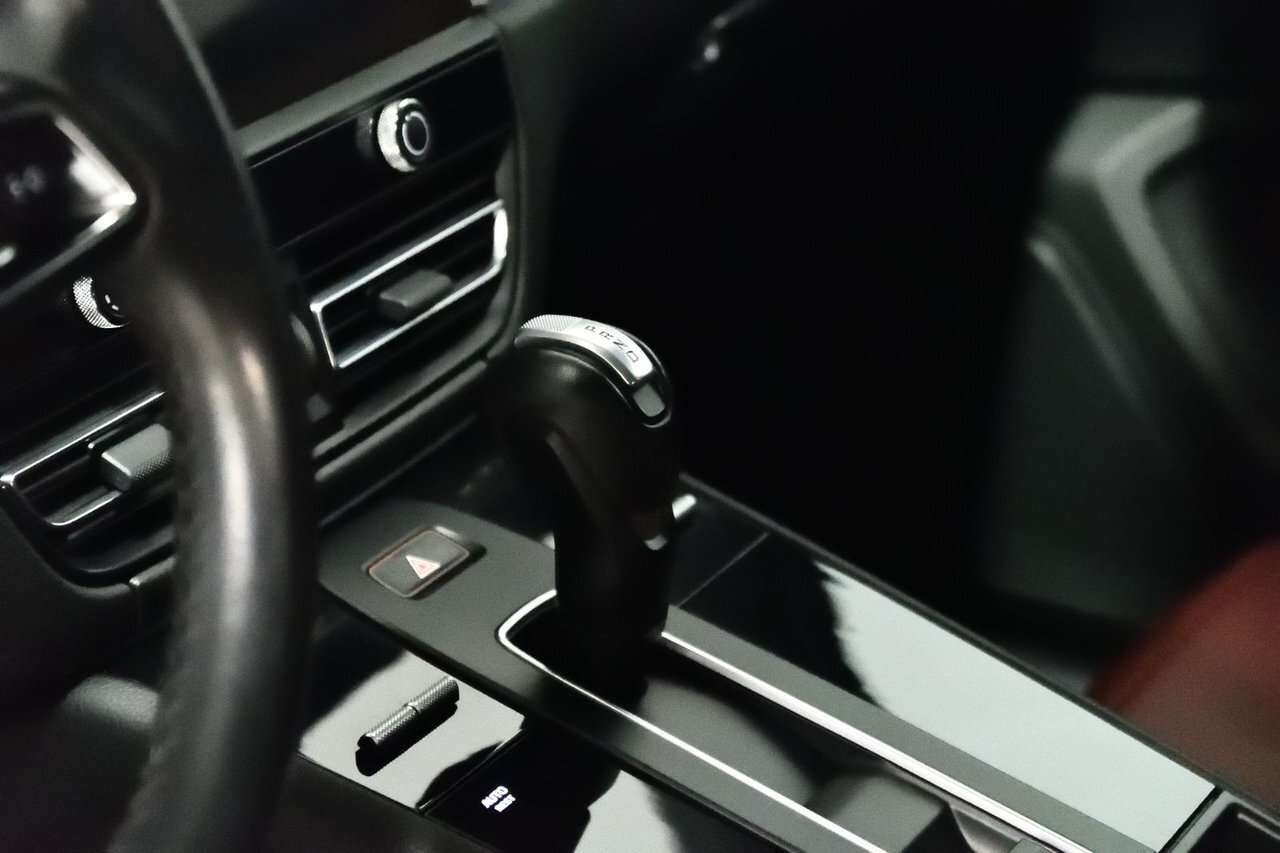 2023 Porsche Macan Premum + / Toit pano / Sieges sport / Carplay / Ve thumb 12