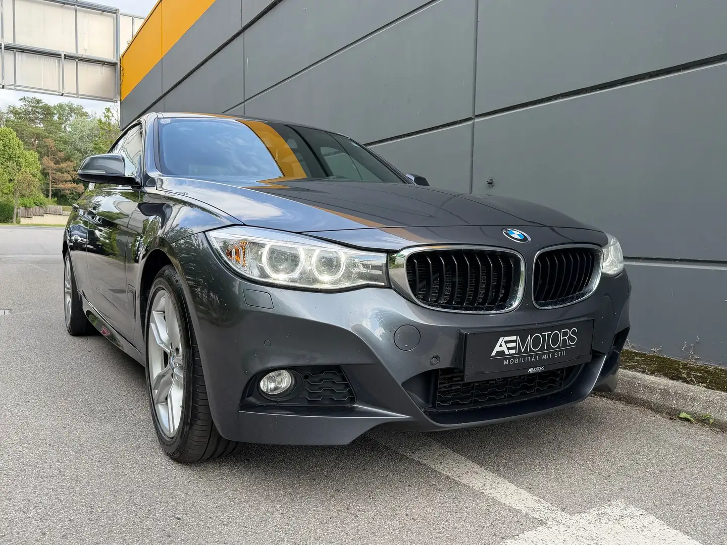 BMW 330 //M-PAKET//KREDIT//HEAD-UP// Grau - 1