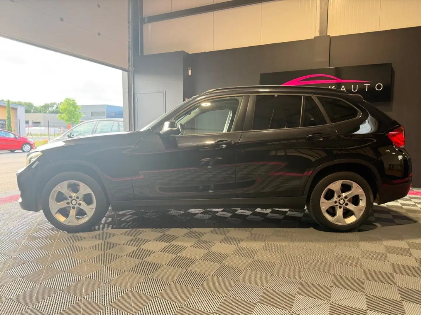 BMW X1 E84 LCI sDrive 16d 116 ch Business Noir - 2