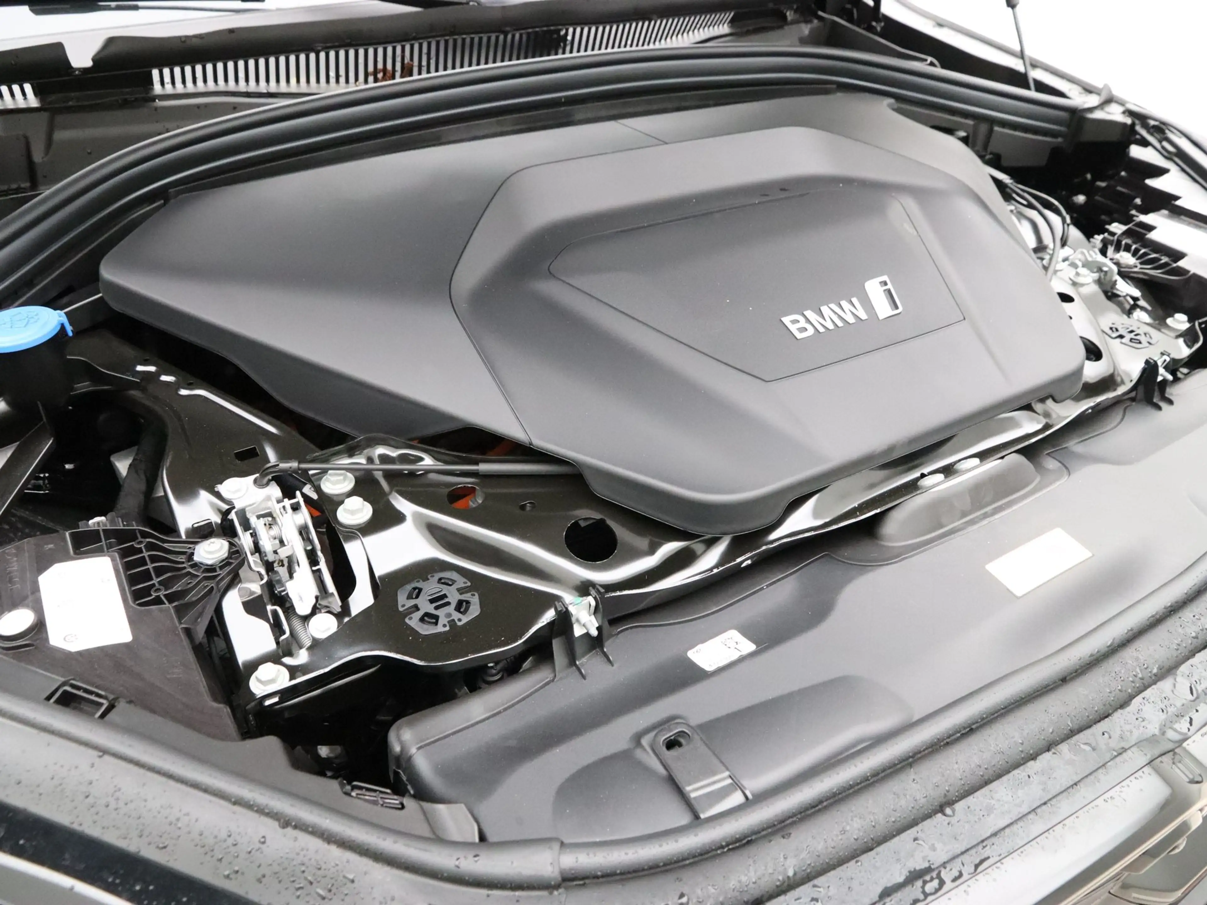 BMW iX2 eDrive20 67 kWh M Sport Edition - 21" M Performanc — photo 4