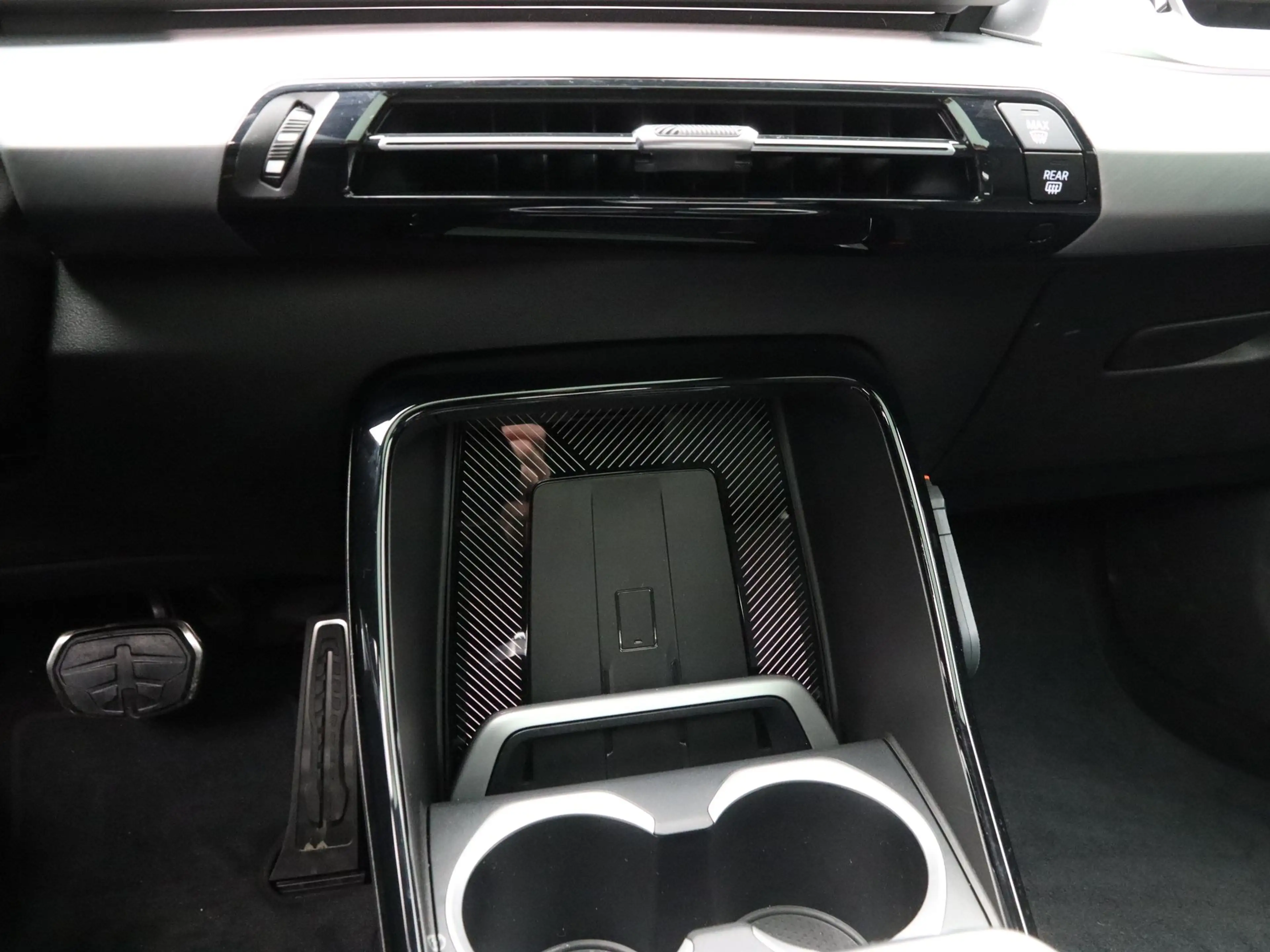 BMW iX2 eDrive20 67 kWh M Sport Edition - 21" M Performanc — photo 15