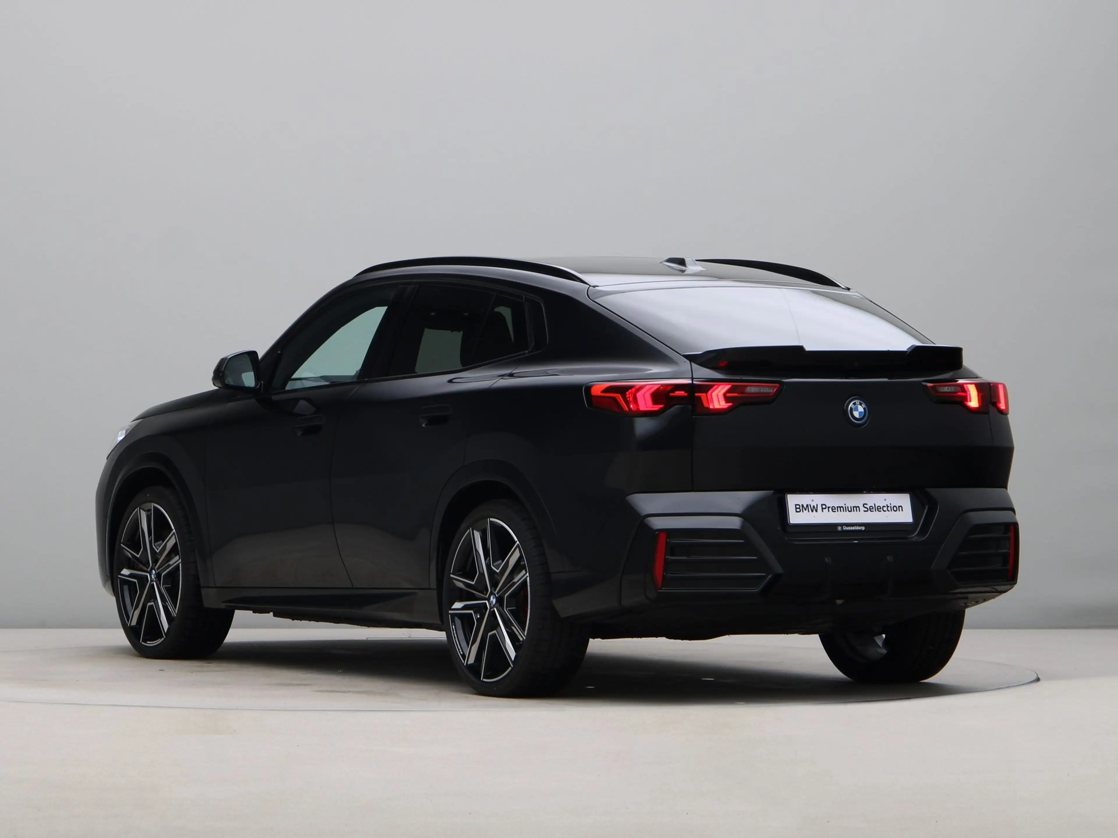 BMW iX2 eDrive20 67 kWh M Sport Edition - 21" M Performanc — photo 11