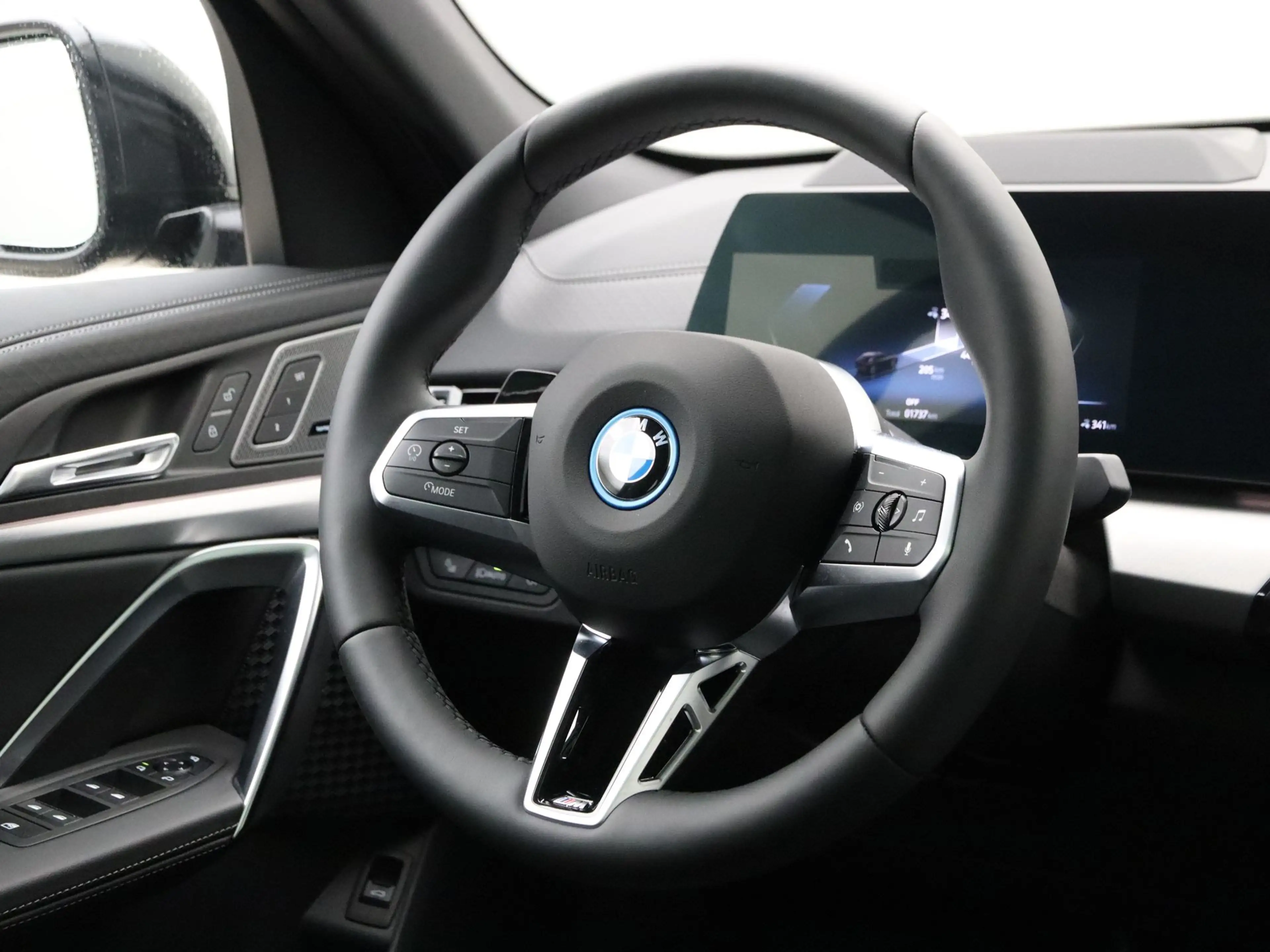 BMW iX2 eDrive20 67 kWh M Sport Edition - 21" M Performanc — photo 2