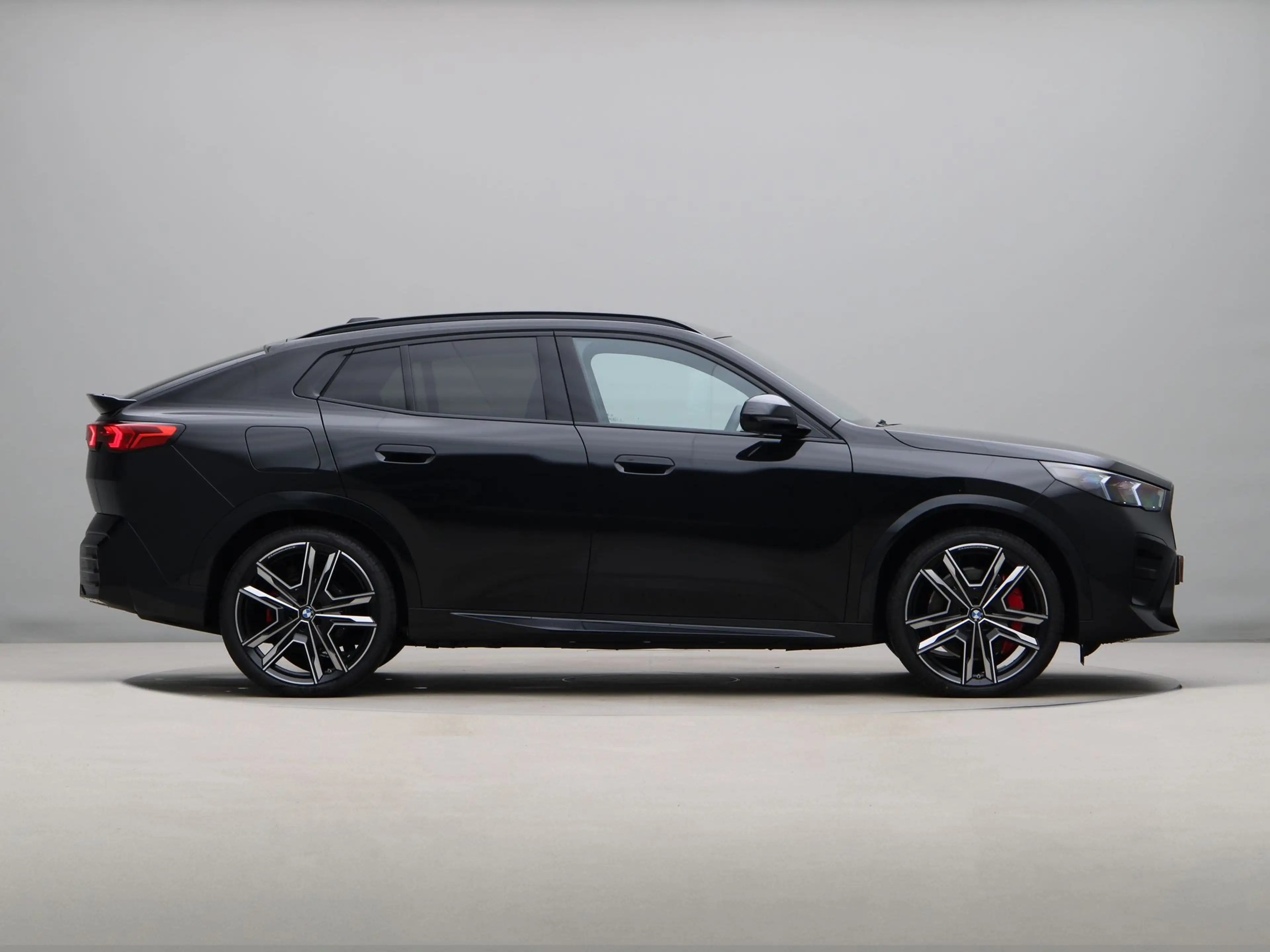 BMW iX2 eDrive20 67 kWh M Sport Edition - 21" M Performanc — photo 8