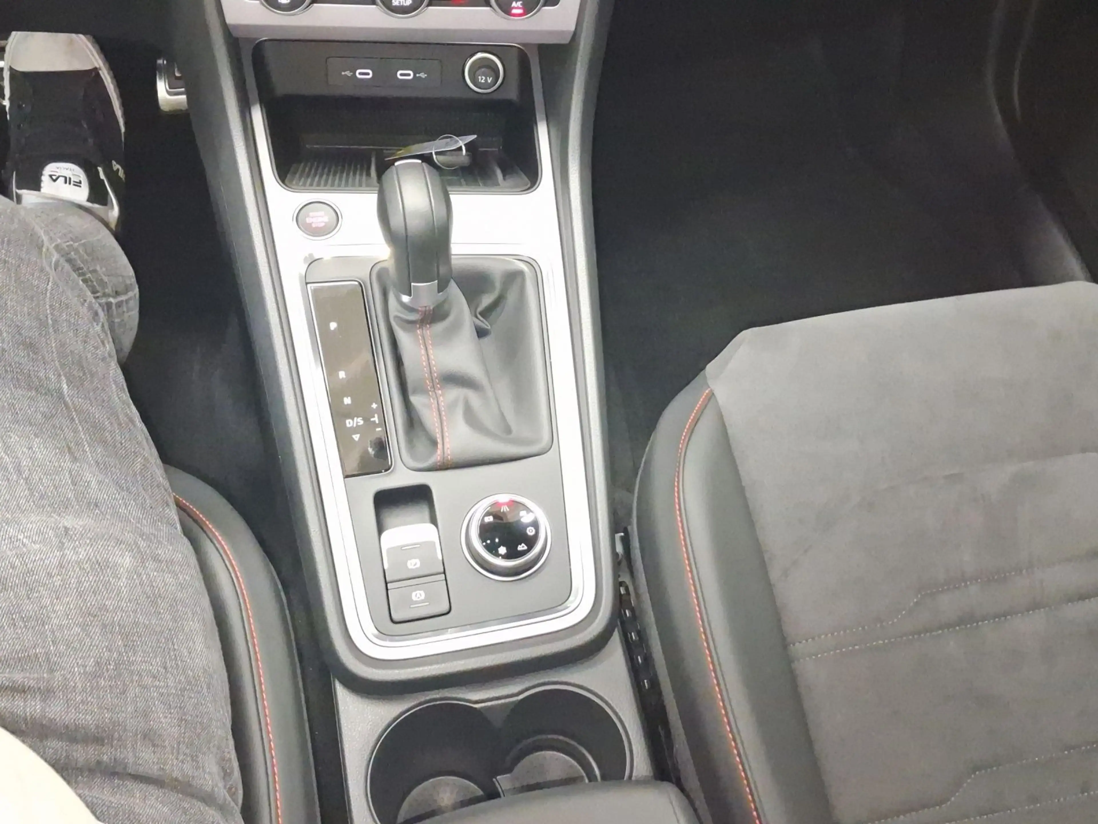 SEAT Ateca 2.0 TSI DSG 4D FR AHK LM19 DINAMICA — photo 11