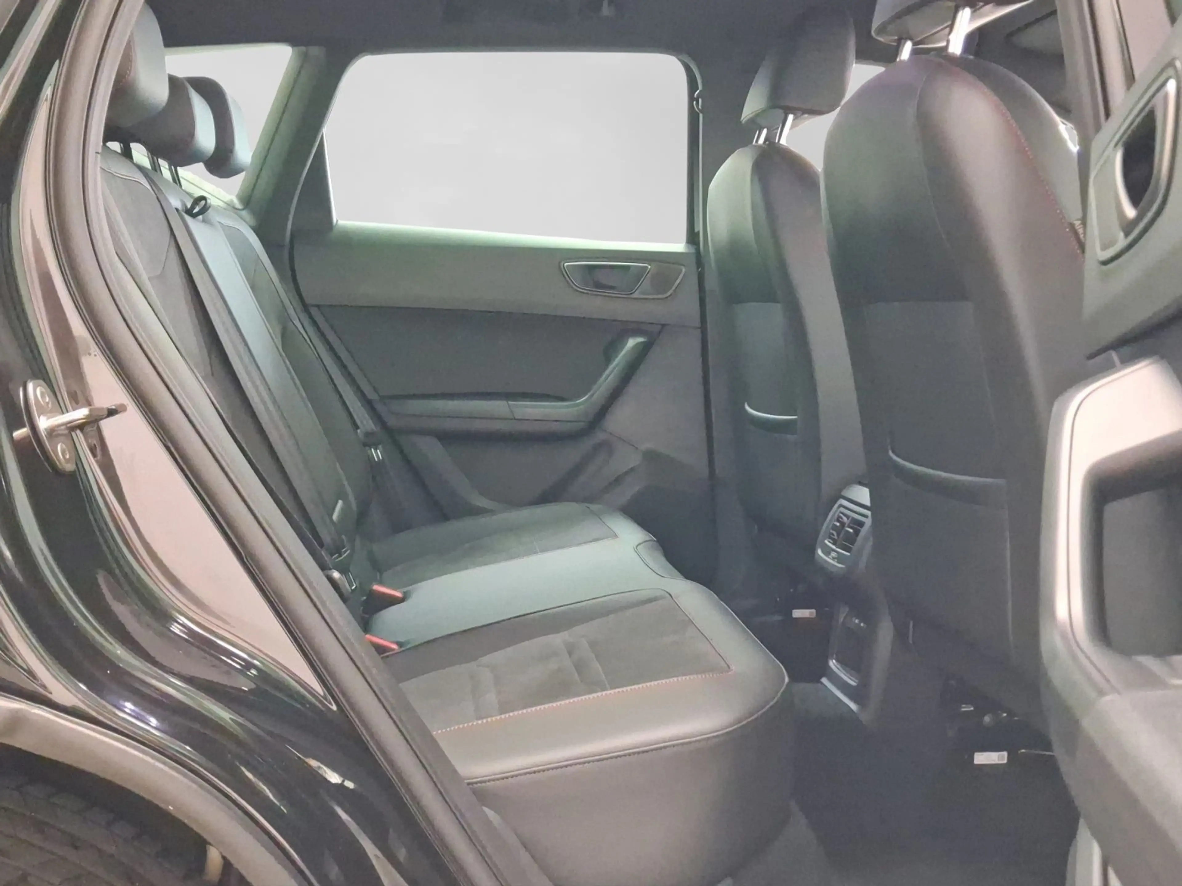 SEAT Ateca 2.0 TSI DSG 4D FR AHK LM19 DINAMICA — photo 6