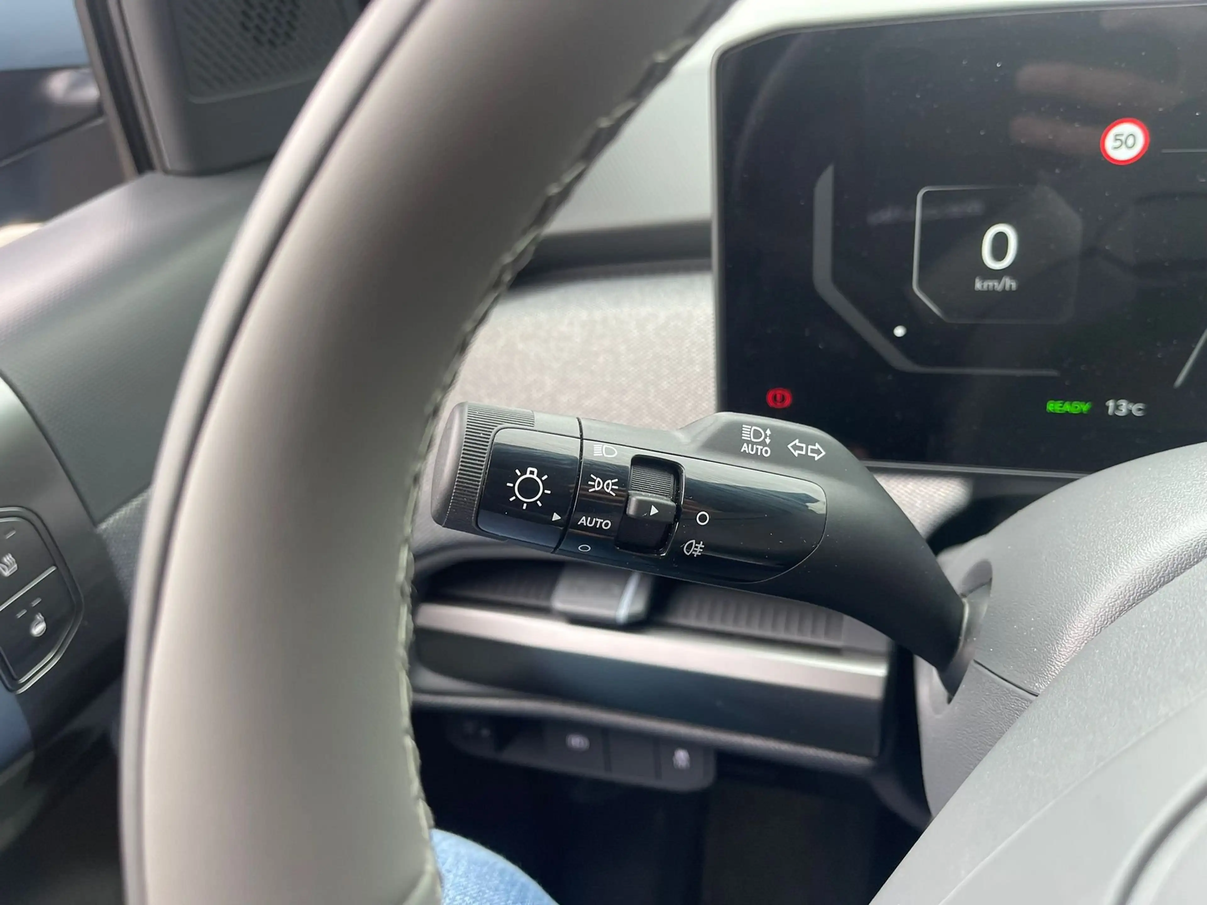 Kia EV3 BEV 58,3 kWH Earth — photo 12