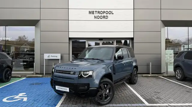 Land Rover Defender 110 P300e X-Dynamic SE