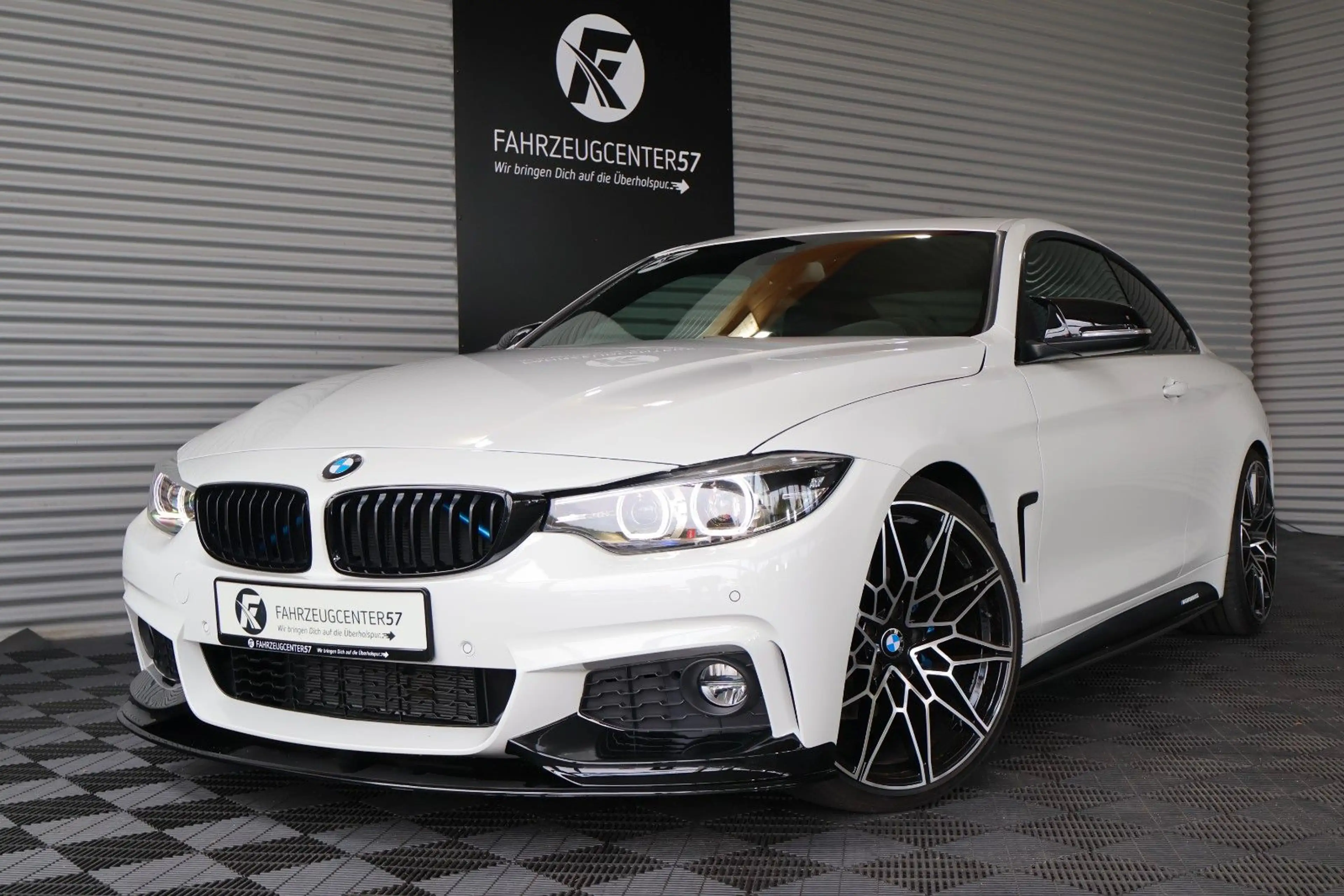 BMW 430 i Coupé M-PERFORMANCE/HIFI/CARPLAY/KAMERA/20"