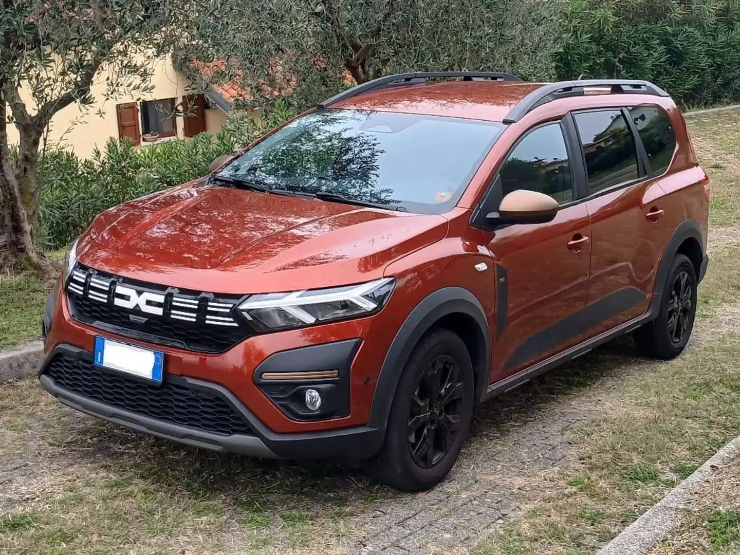 Dacia Jogger Extreme Up 100 CV GPL 7 posti Arancione - 1