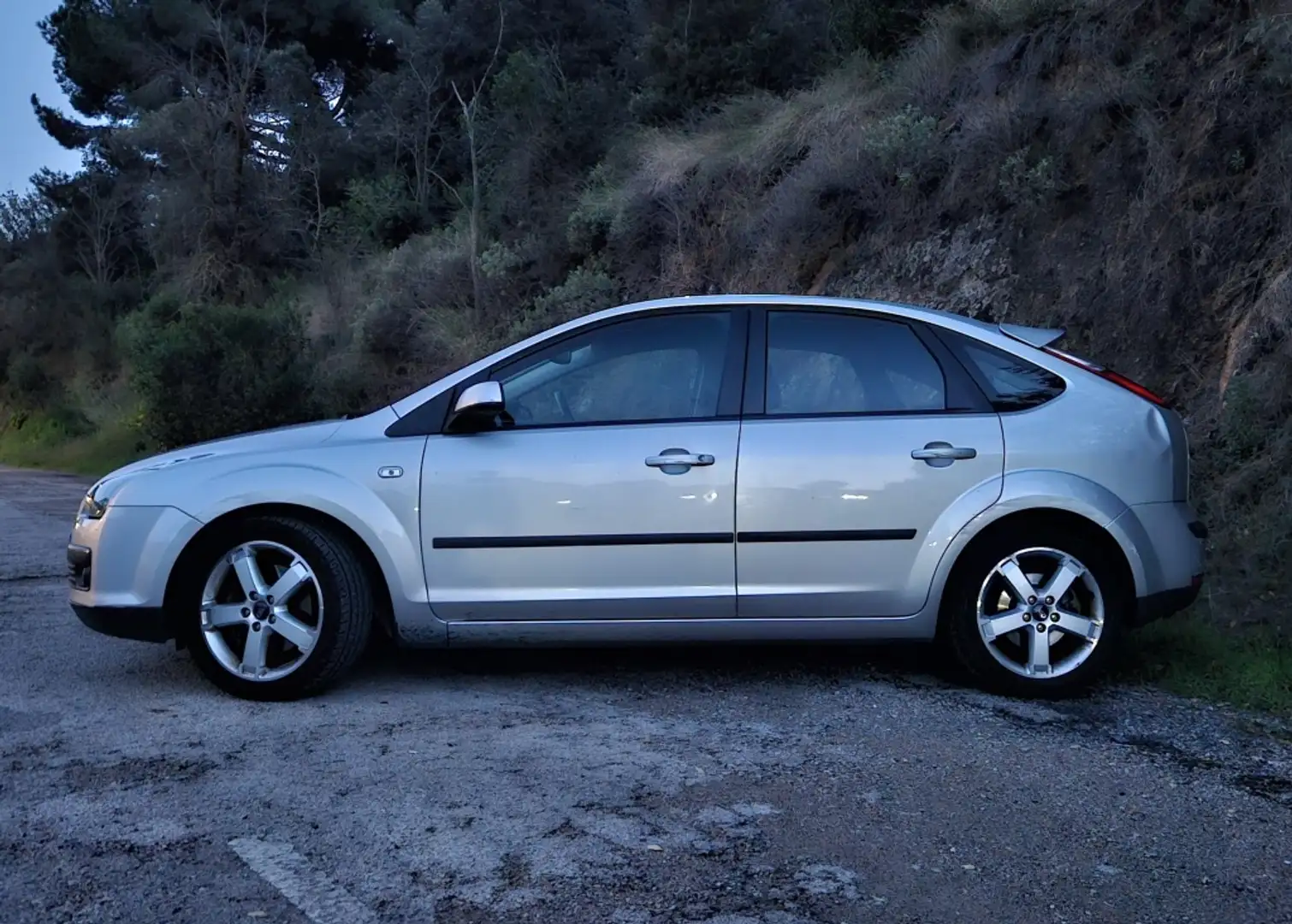 Ford Focus 1.8TDCI Sport Gris - 2