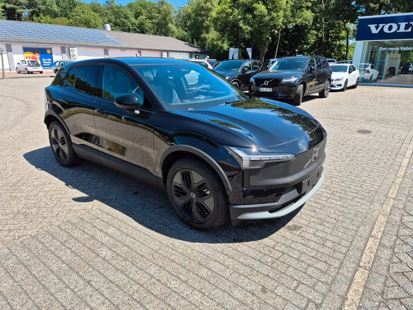 Volvo EX30 Cross Country 315 kW Twin Motor Performance Чёрный - 1