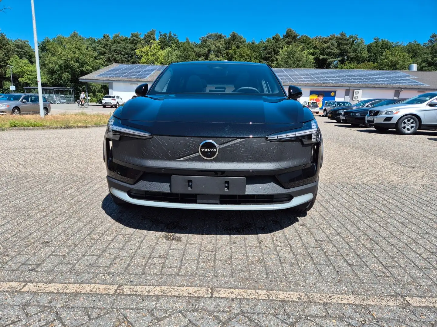 Volvo EX30 Cross Country 315 kW Twin Motor Performance Чёрный - 2