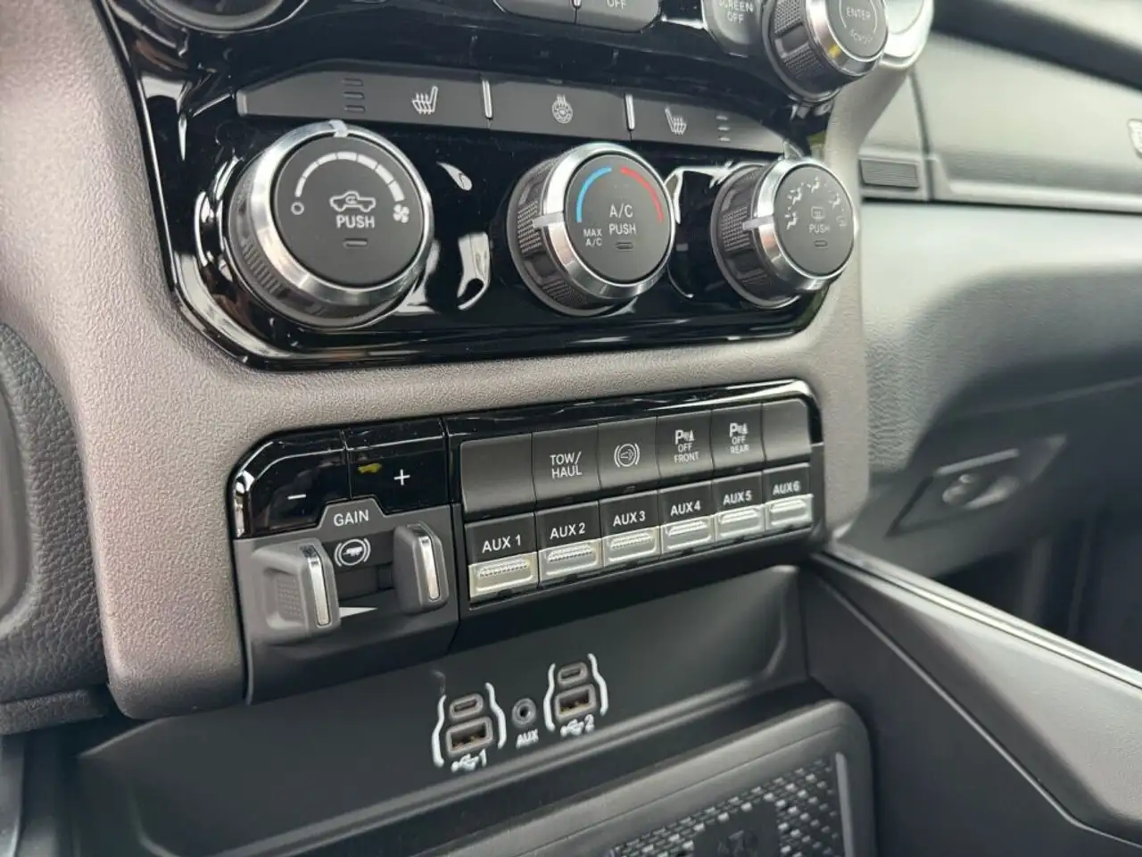 RAM 3500 снимка RAM 3500