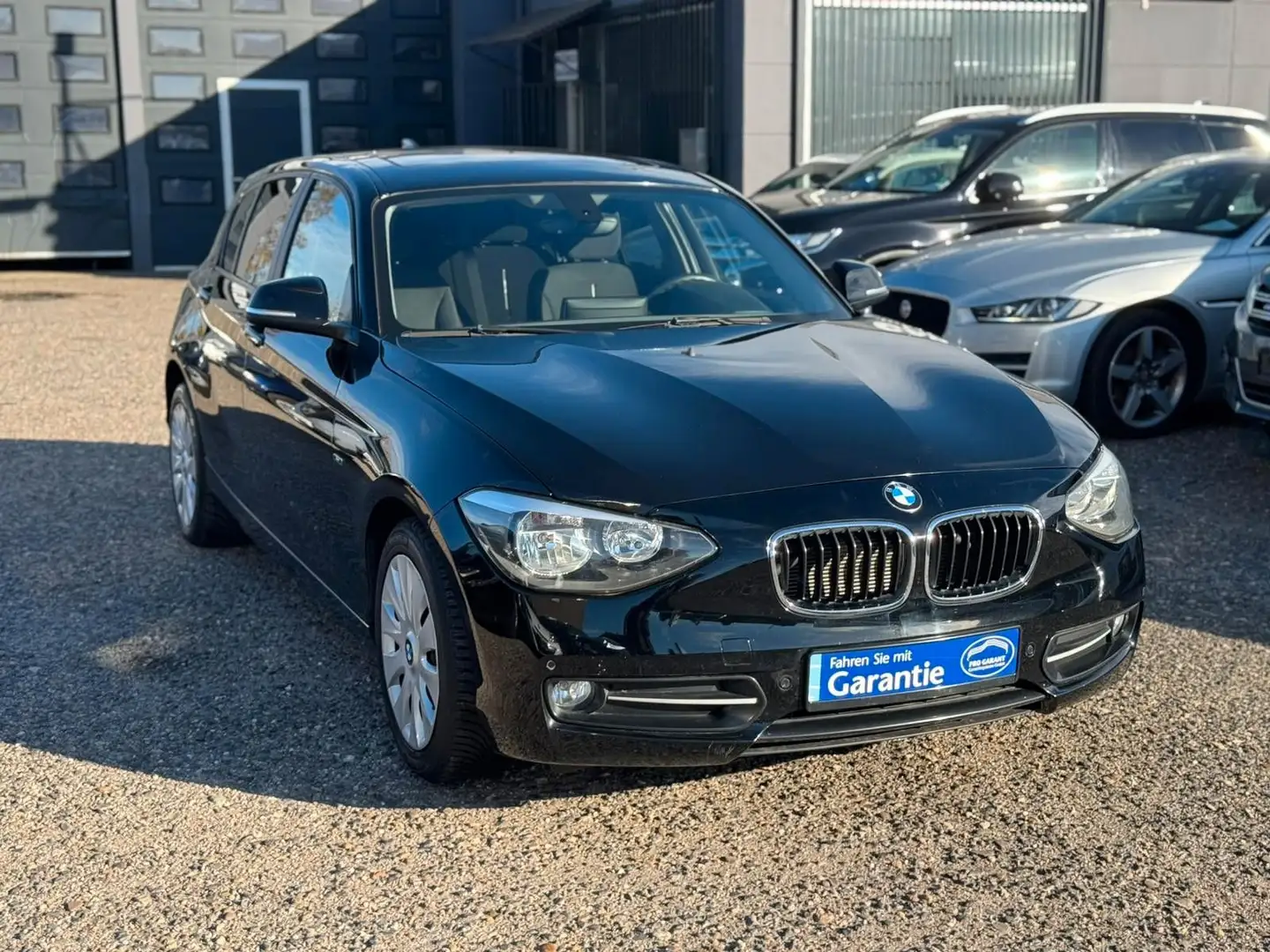 BMW 114 5-trg. 114 i Sport*EURO6*KLIMAANLAGE*6-GANG* Schwarz - 2
