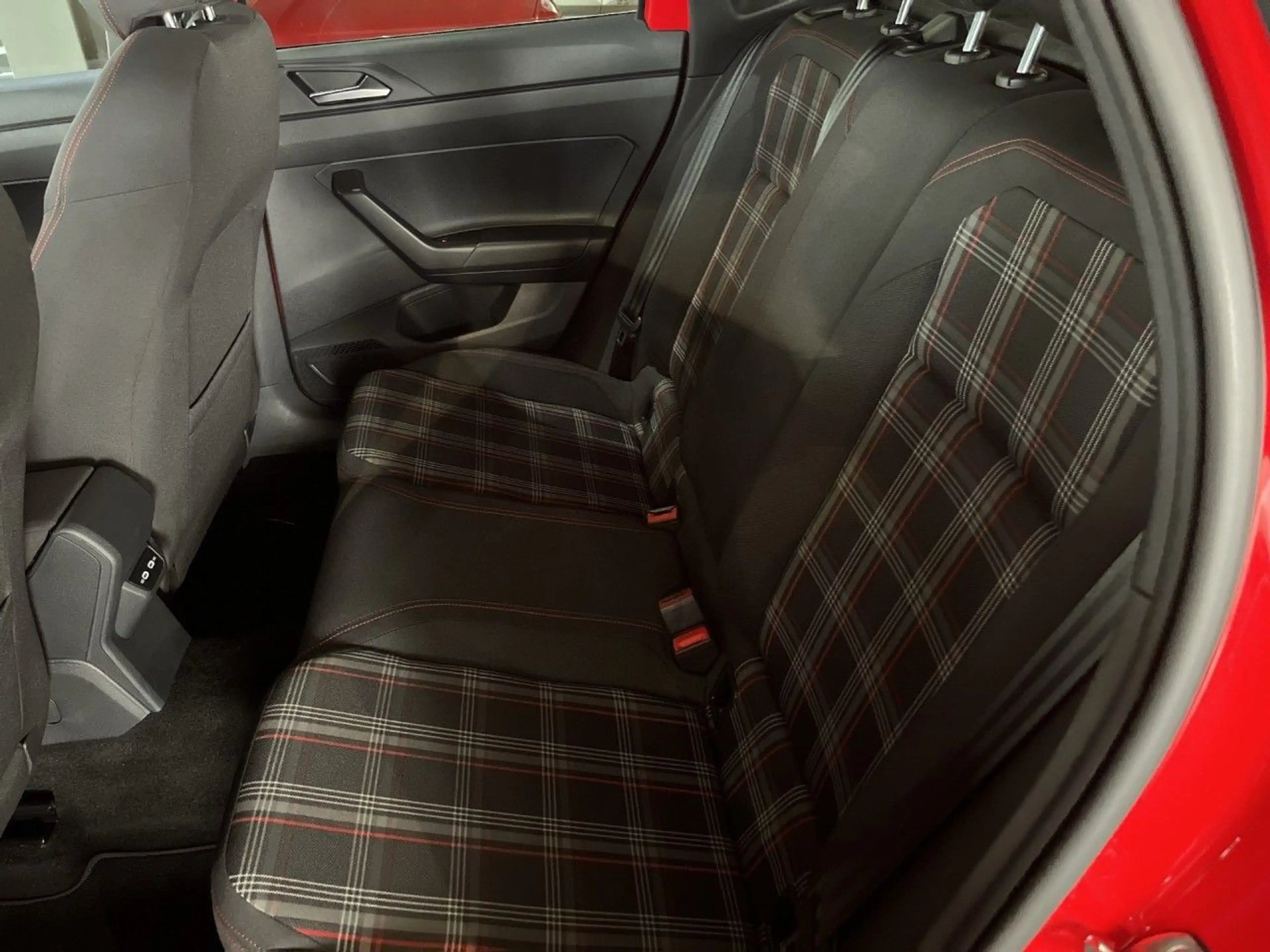 Volkswagen Polo GTI 2.0 TSI DSG NAV ACC RFK LED Klima Navi — photo 12