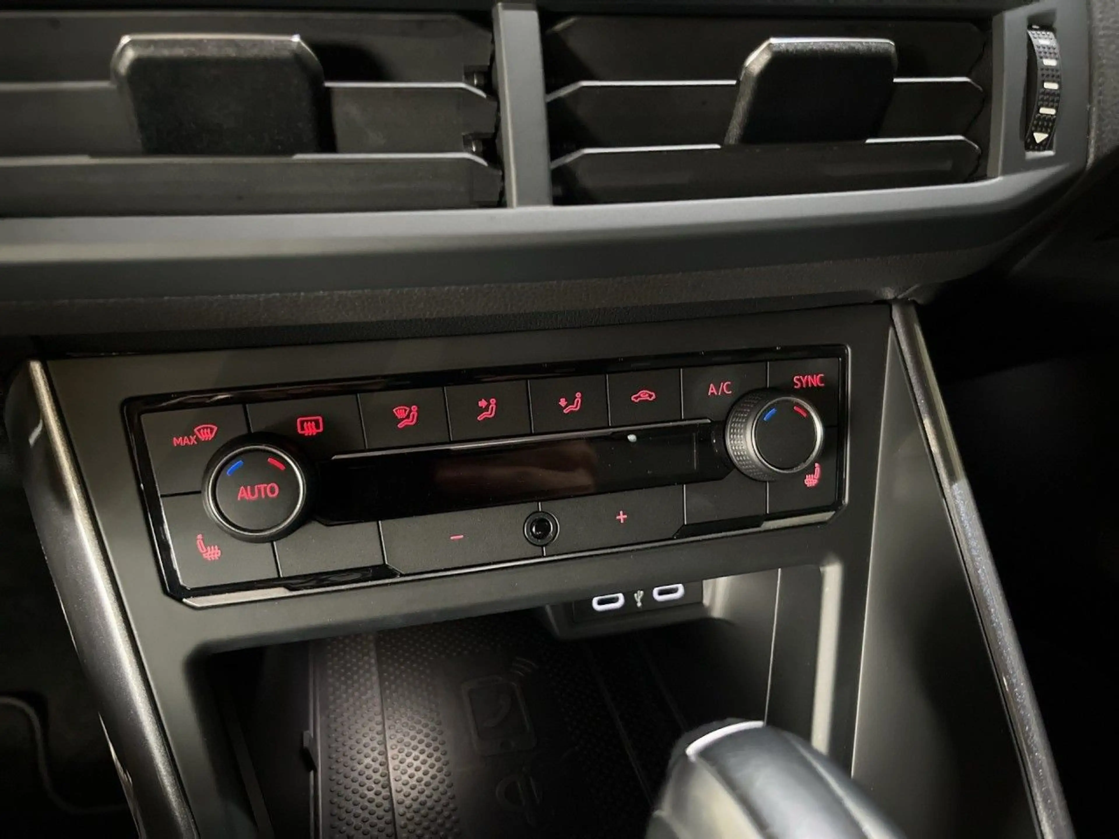 Volkswagen Polo GTI 2.0 TSI DSG NAV ACC RFK LED Klima Navi — photo 8