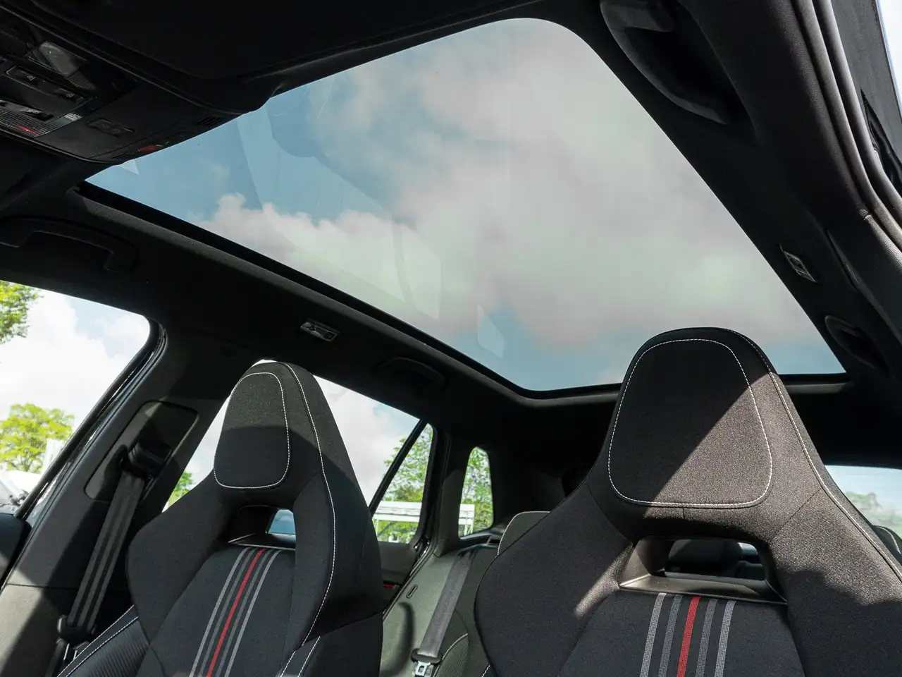 Skoda Kamiq 1.5 TSI DSG Monte Carlo AHK PANO LED PDC 8