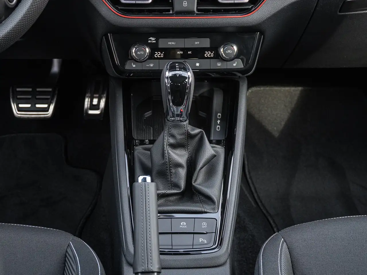 Skoda Kamiq 1.5 TSI DSG Monte Carlo AHK PANO LED PDC 15