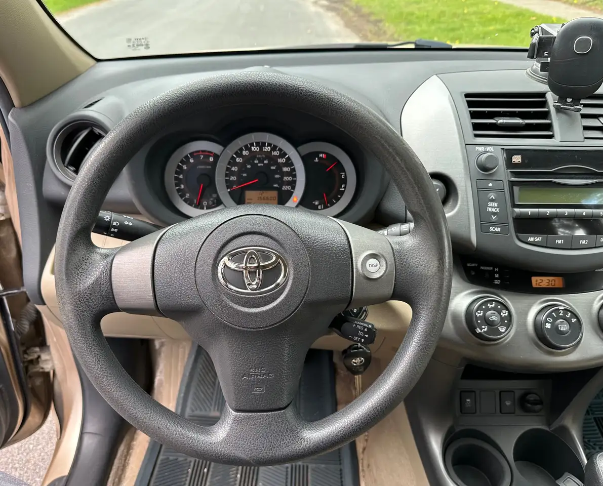 Toyota RAV 4 снимка Toyota RAV 4
