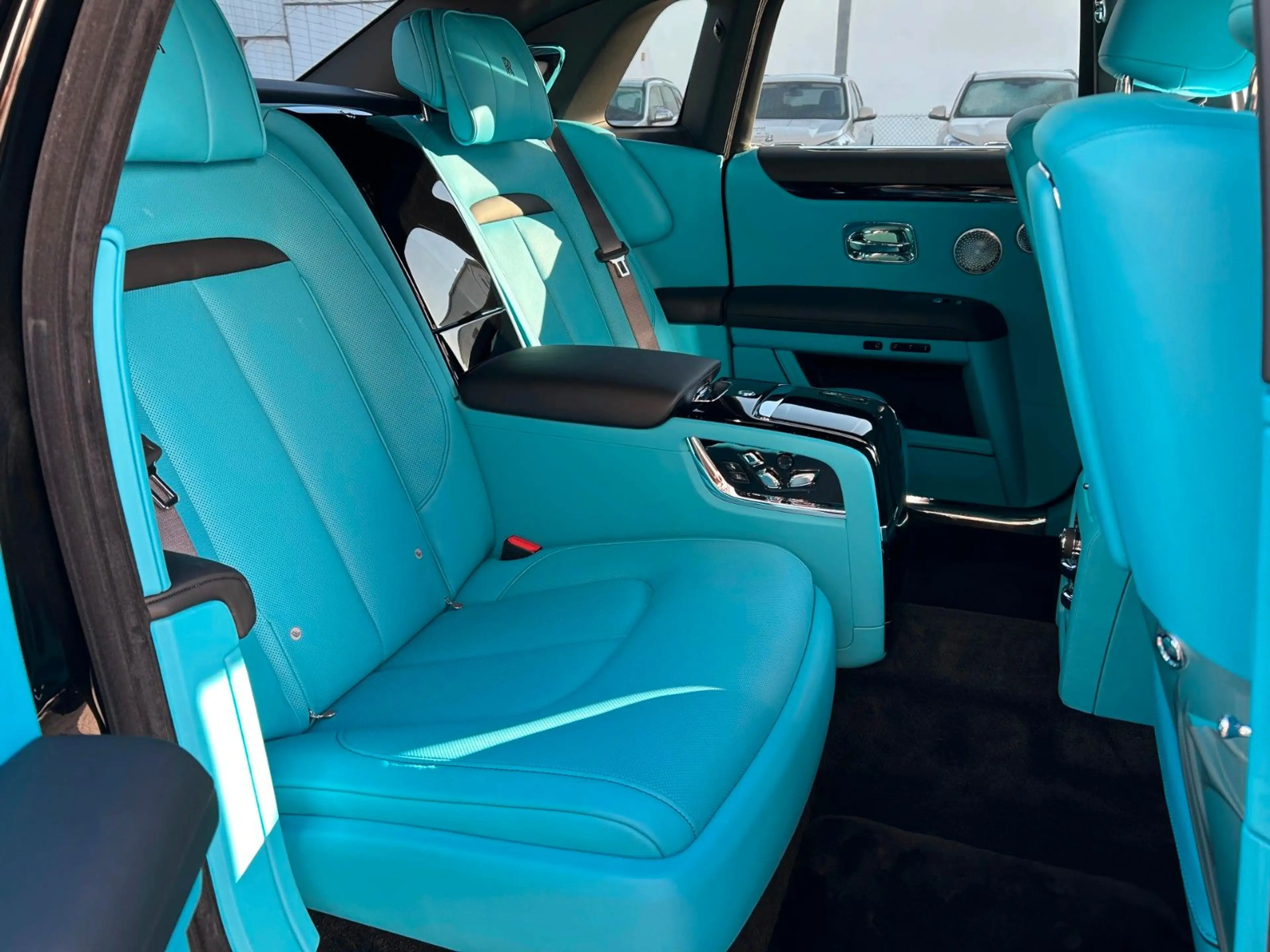 Rolls-Royce Ghost — photo 15