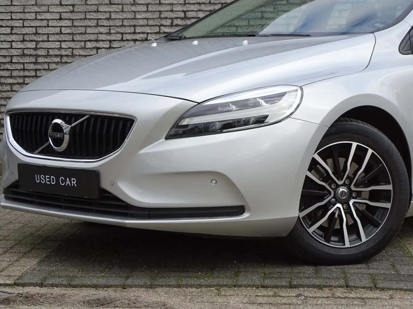 Volvo V40 2.0 T2 Inscription | Leder | BLIS | PDC Gris - 2