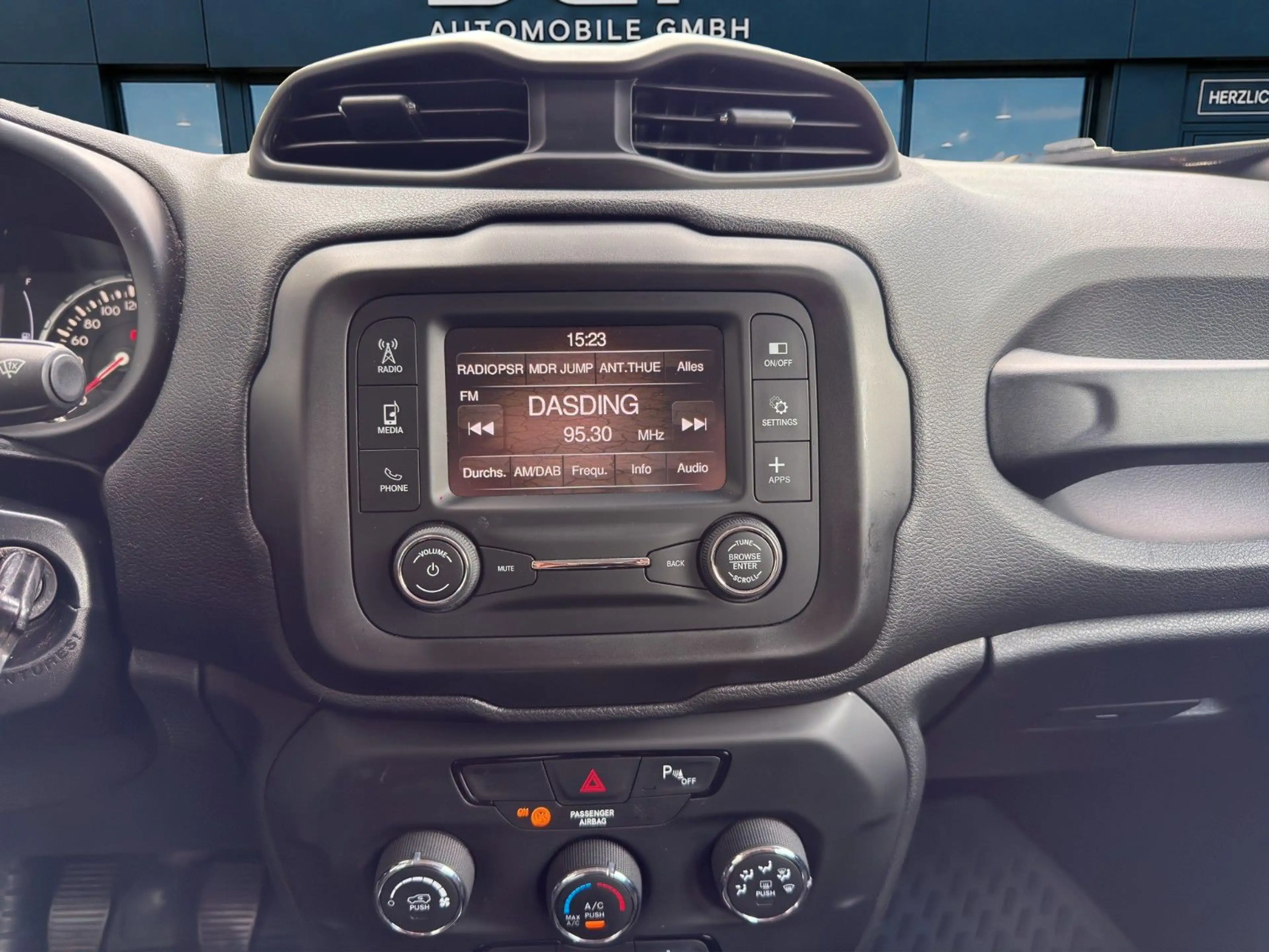 Jeep Renegade 2.0d Longitude 4WD,Siheizung,PDC — photo 14