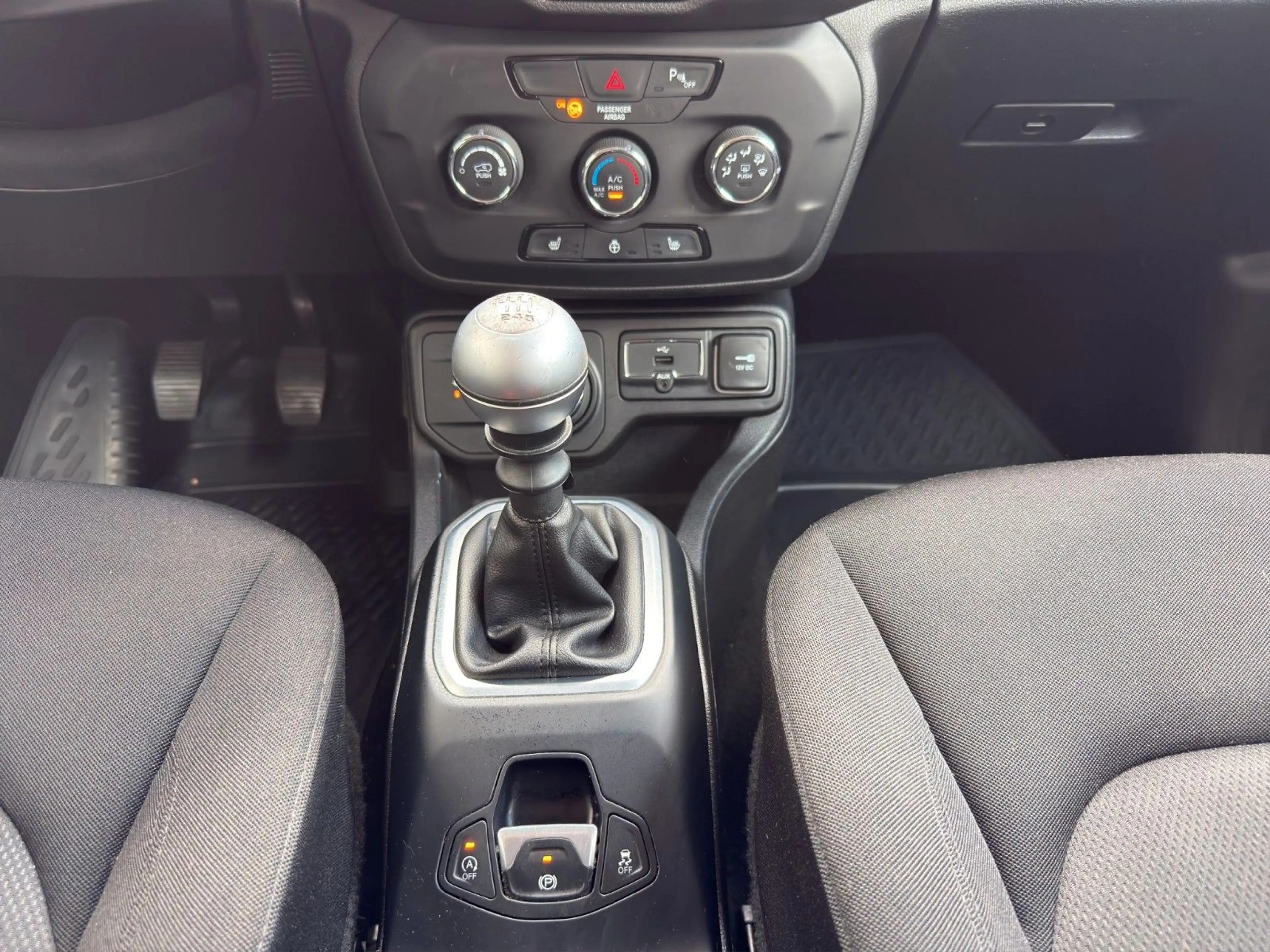 Jeep Renegade 2.0d Longitude 4WD,Siheizung,PDC — photo 15