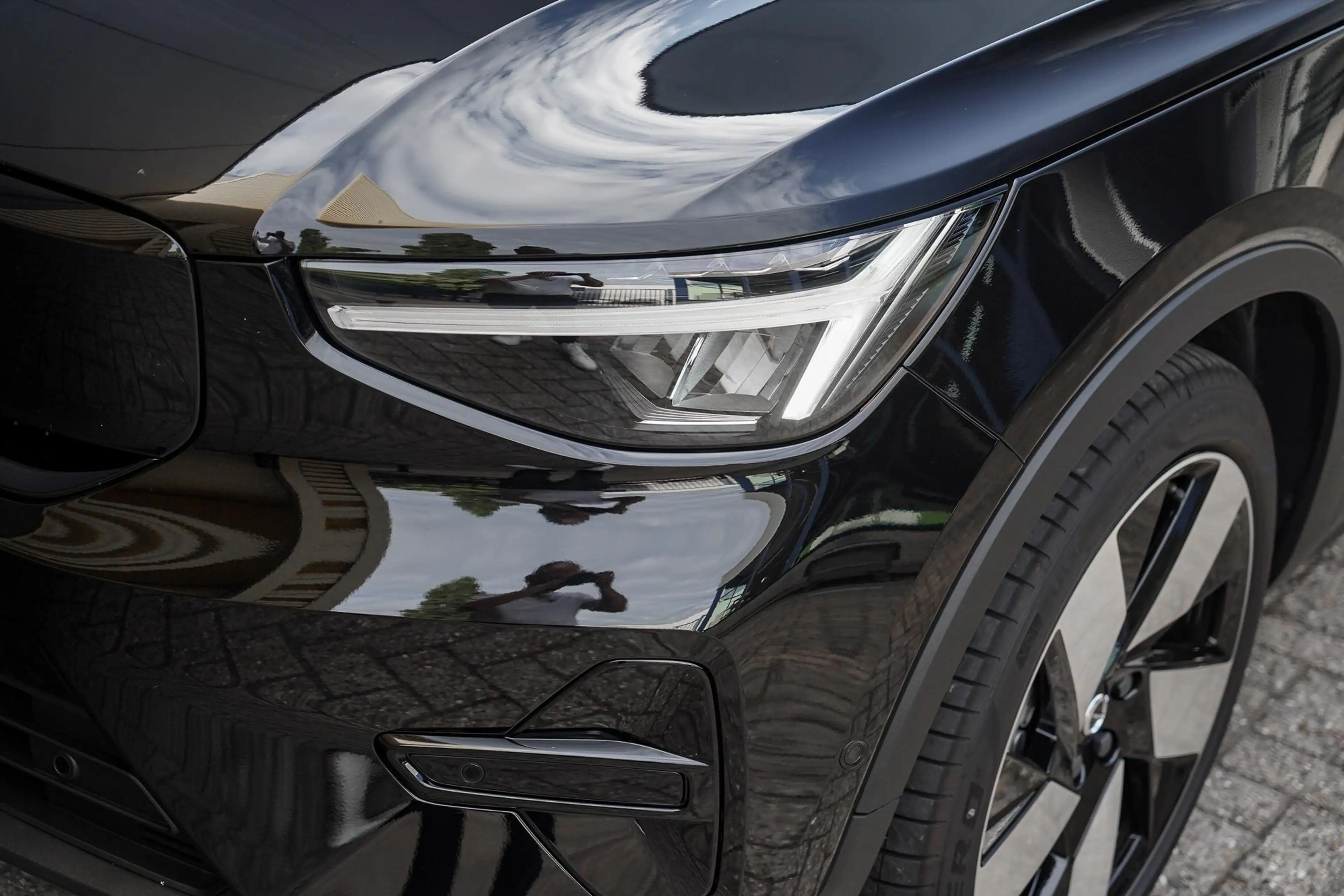Volvo EX40 Single Motor Extended Range Ultra Europa 82 kWh | — photo 4