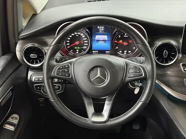 Mercedes-Benz V-Class view 15