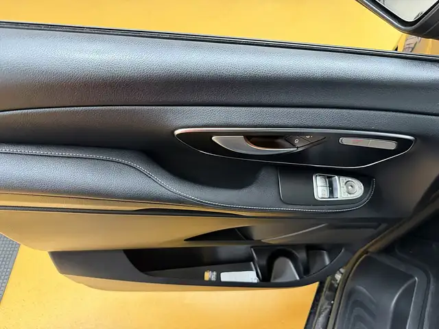 Mercedes-Benz V-Class view 20