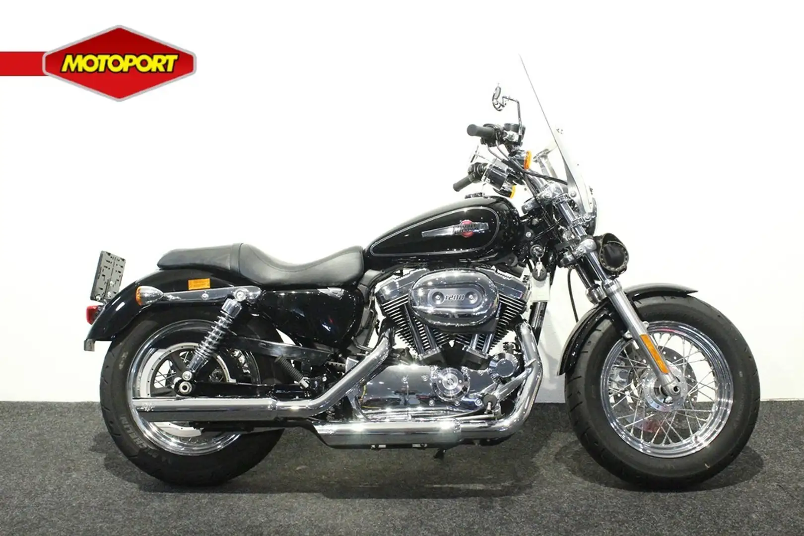 Harley-Davidson 1200 Custom XLH Schwarz - 1