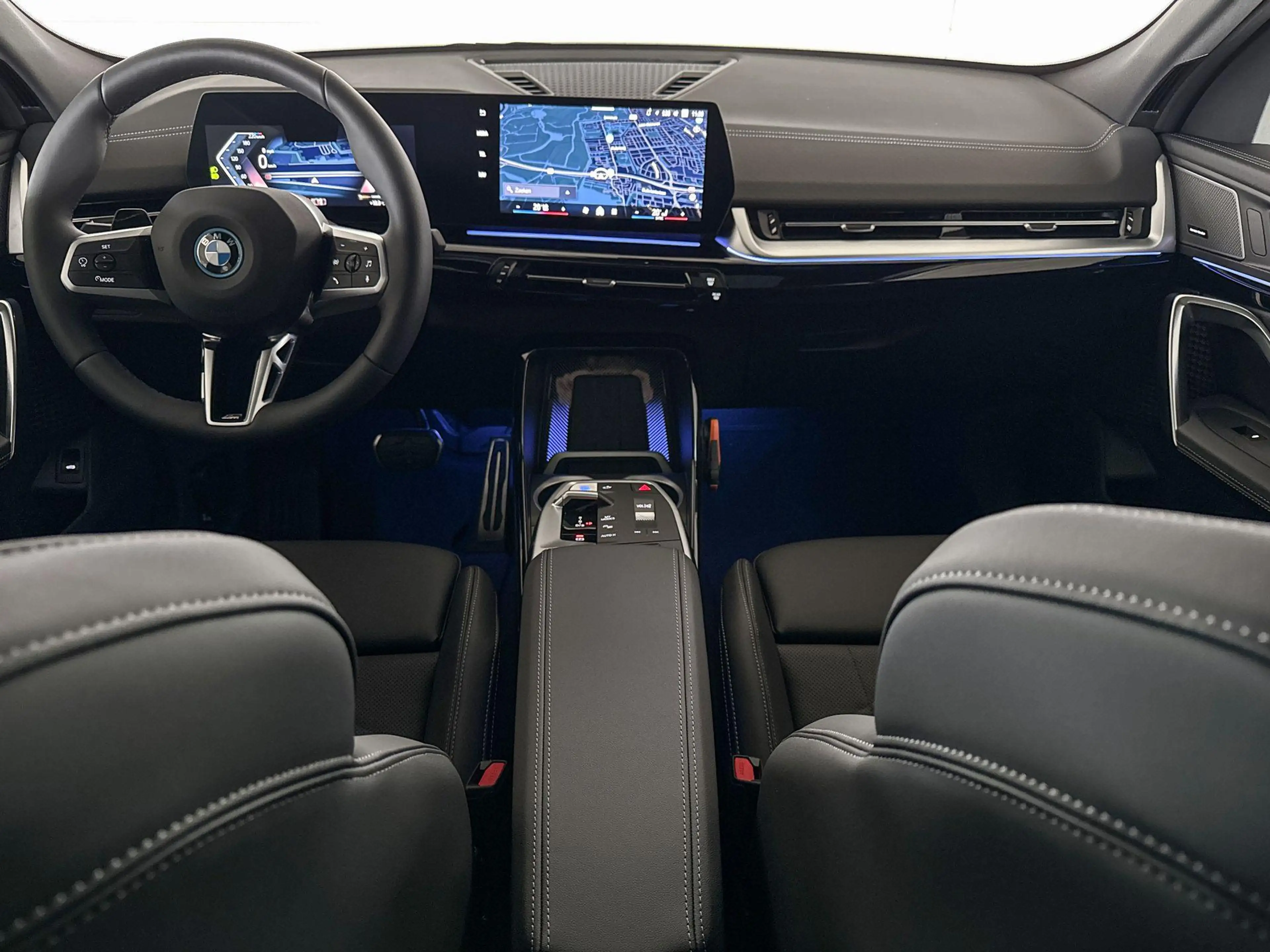 BMW iX2 eDrive20 67 kWh M Sport Edition — photo 11