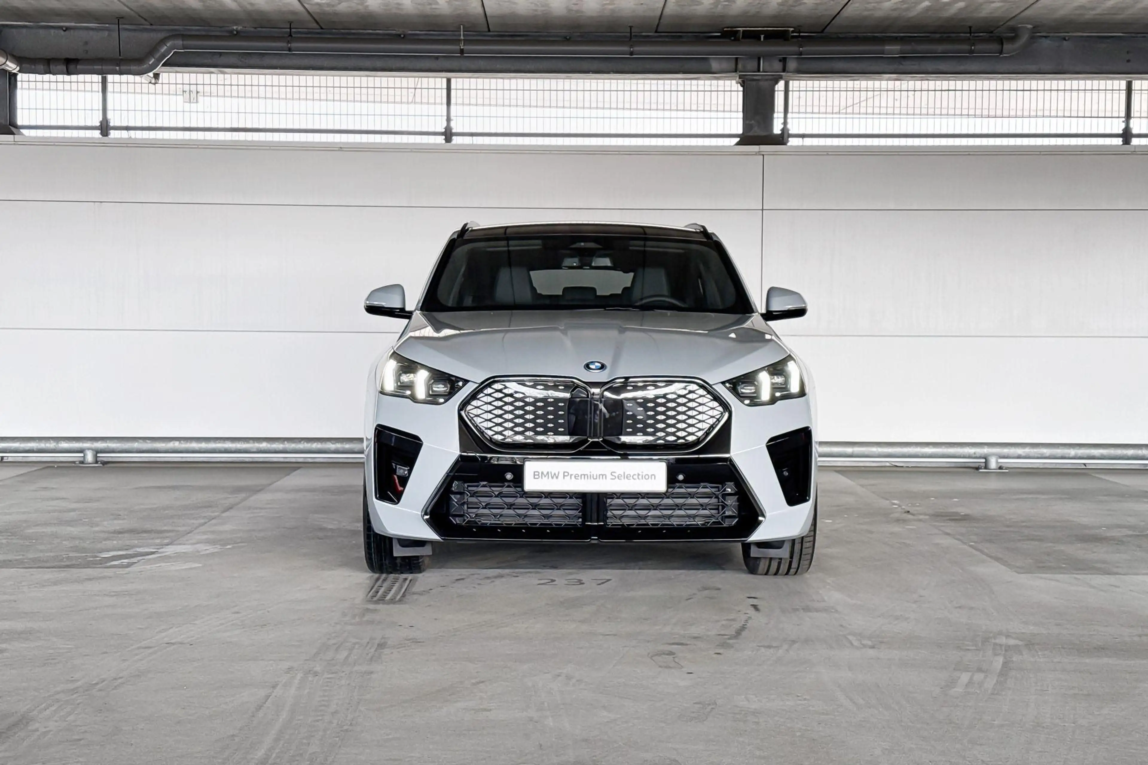 BMW iX2 eDrive20 67 kWh M Sport Edition — photo 5