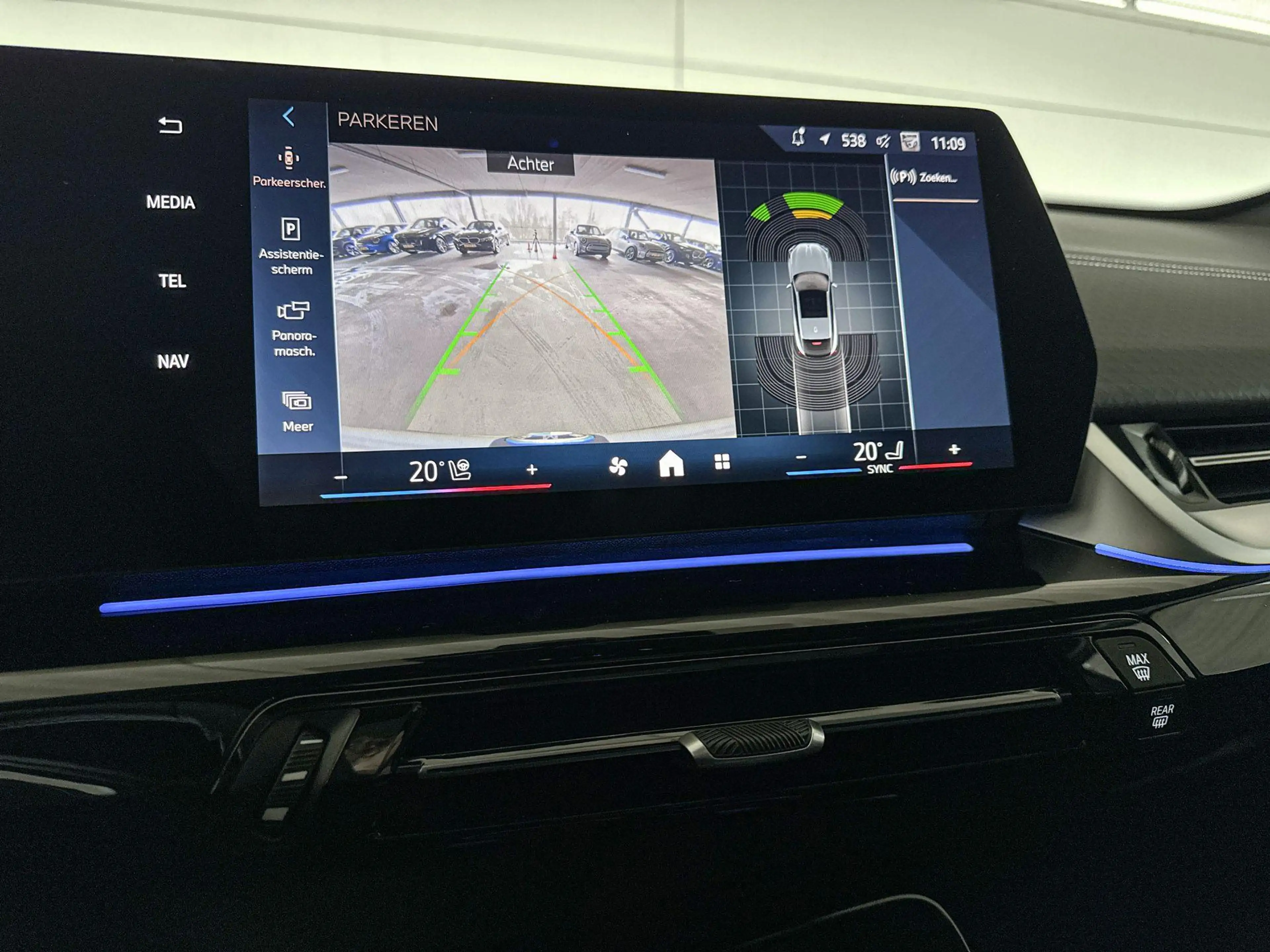 BMW iX2 eDrive20 67 kWh M Sport Edition — photo 14