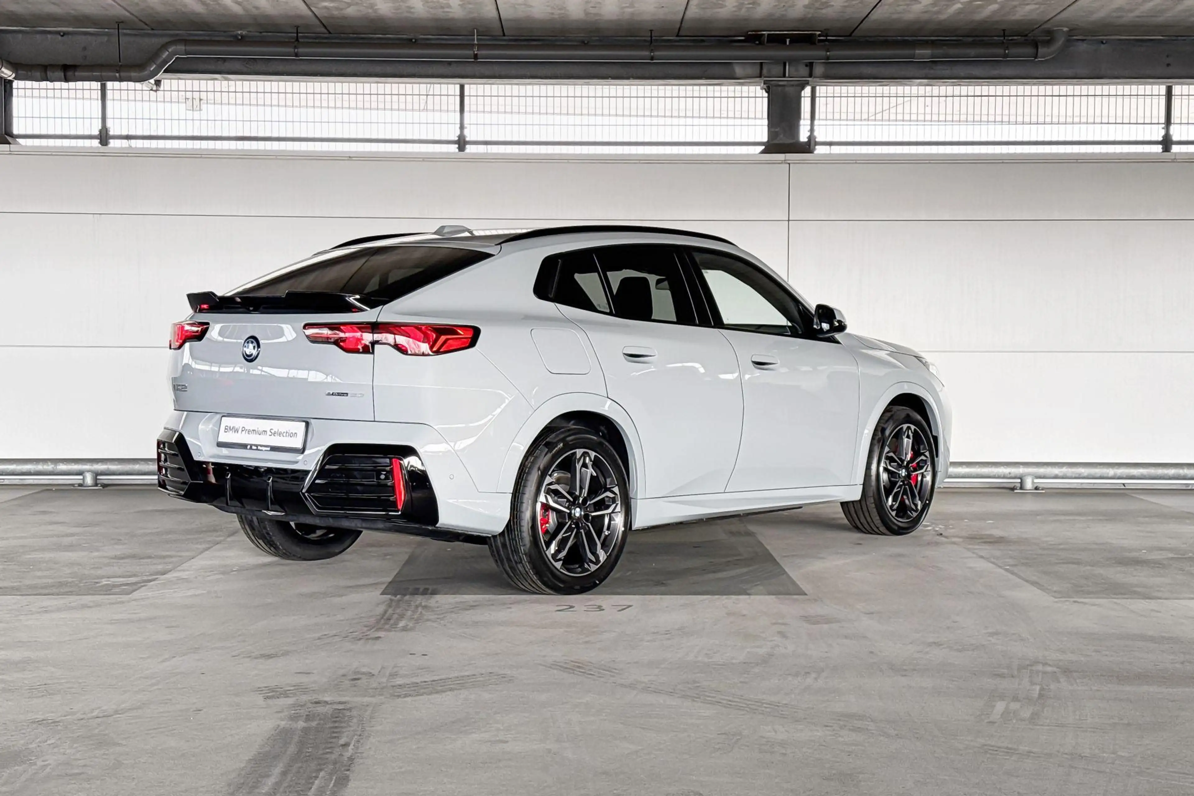 BMW iX2 eDrive20 67 kWh M Sport Edition — photo 6