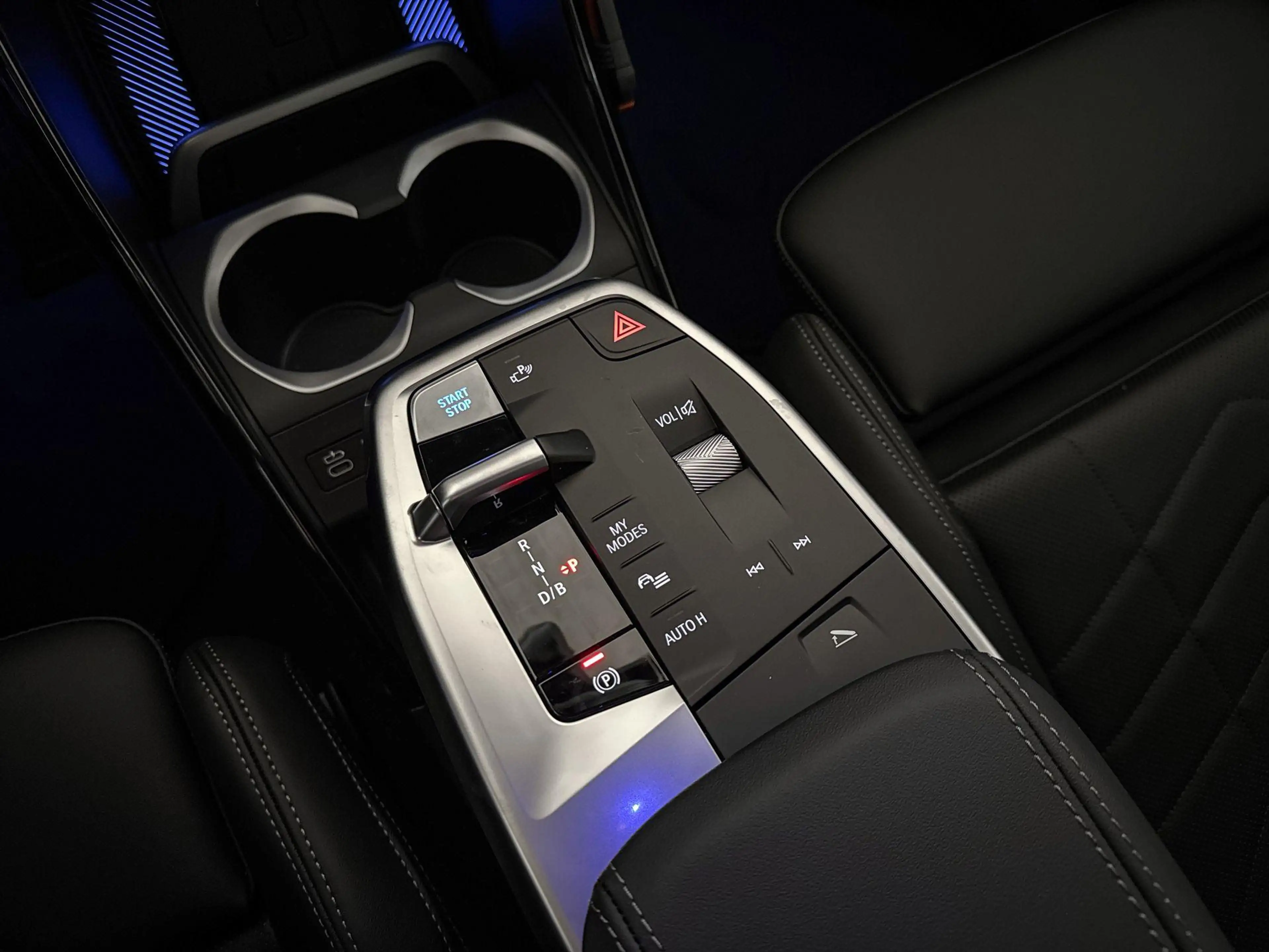 BMW iX2 eDrive20 67 kWh M Sport Edition — photo 15