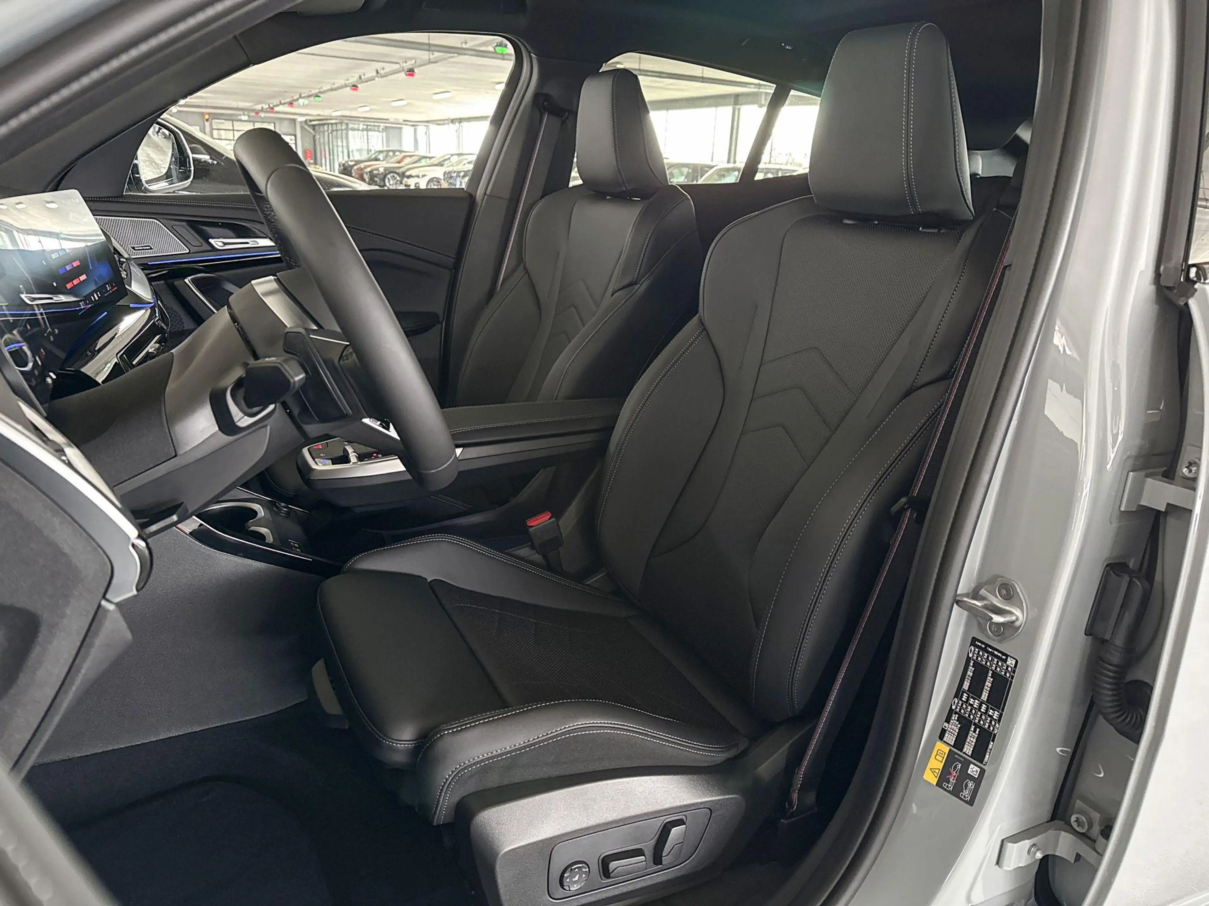 BMW iX2 eDrive20 67 kWh M Sport Edition — photo 9
