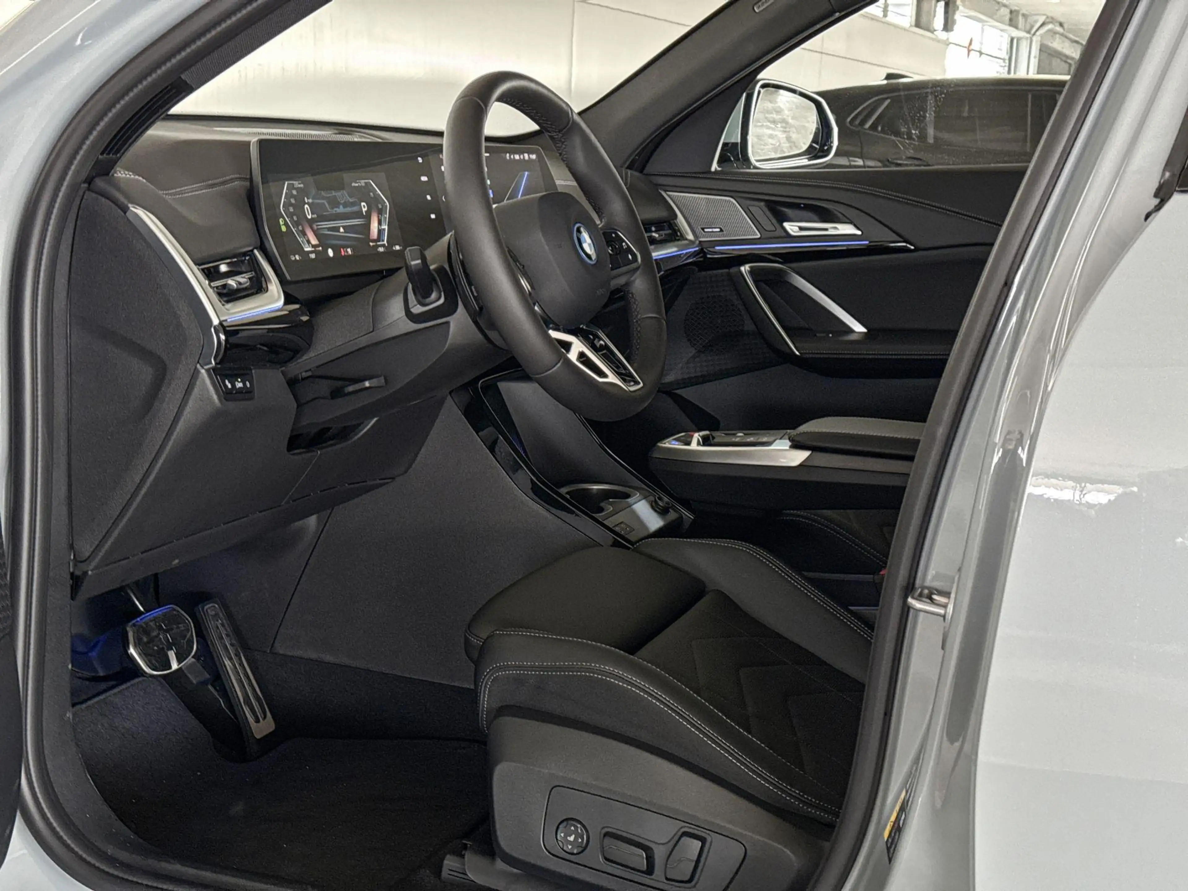 BMW iX2 eDrive20 67 kWh M Sport Edition — photo 8