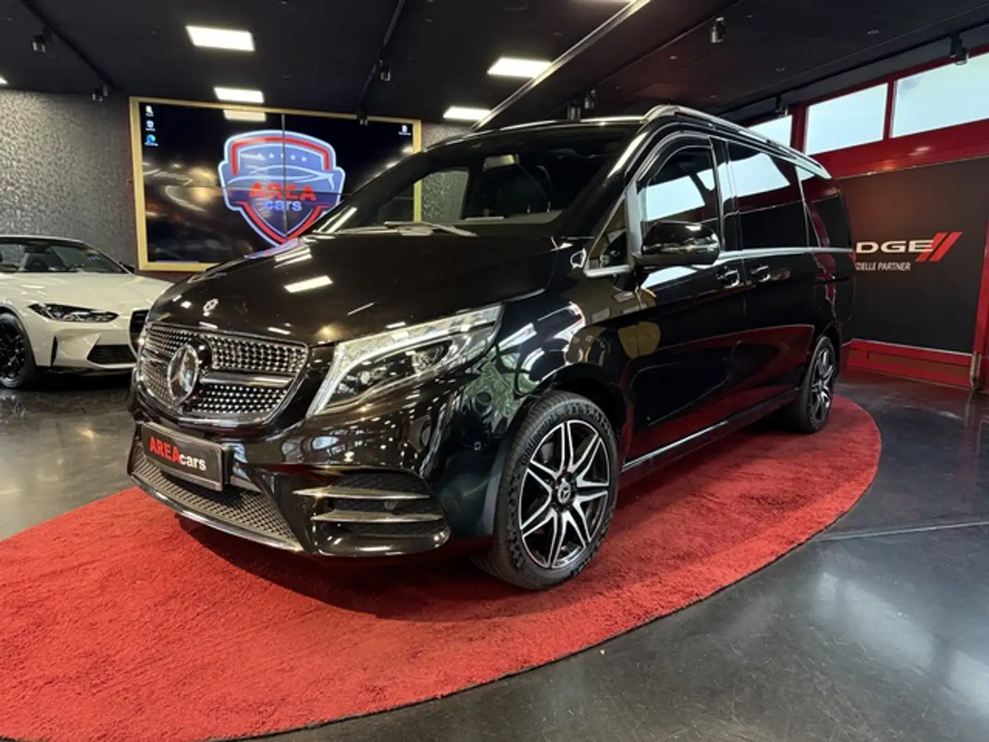 Mercedes-Benz V 250d AMG LANG PANO ELK TÜREN2X SITZBELÜF VOLL Zwart - 1